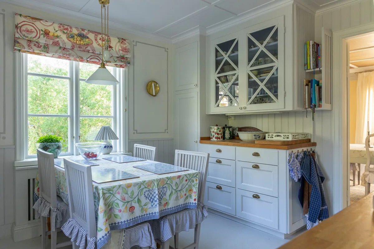 1909 Swedish Coastal House with Expansive Garden and 5 Bedrooms - View image 29 of 44