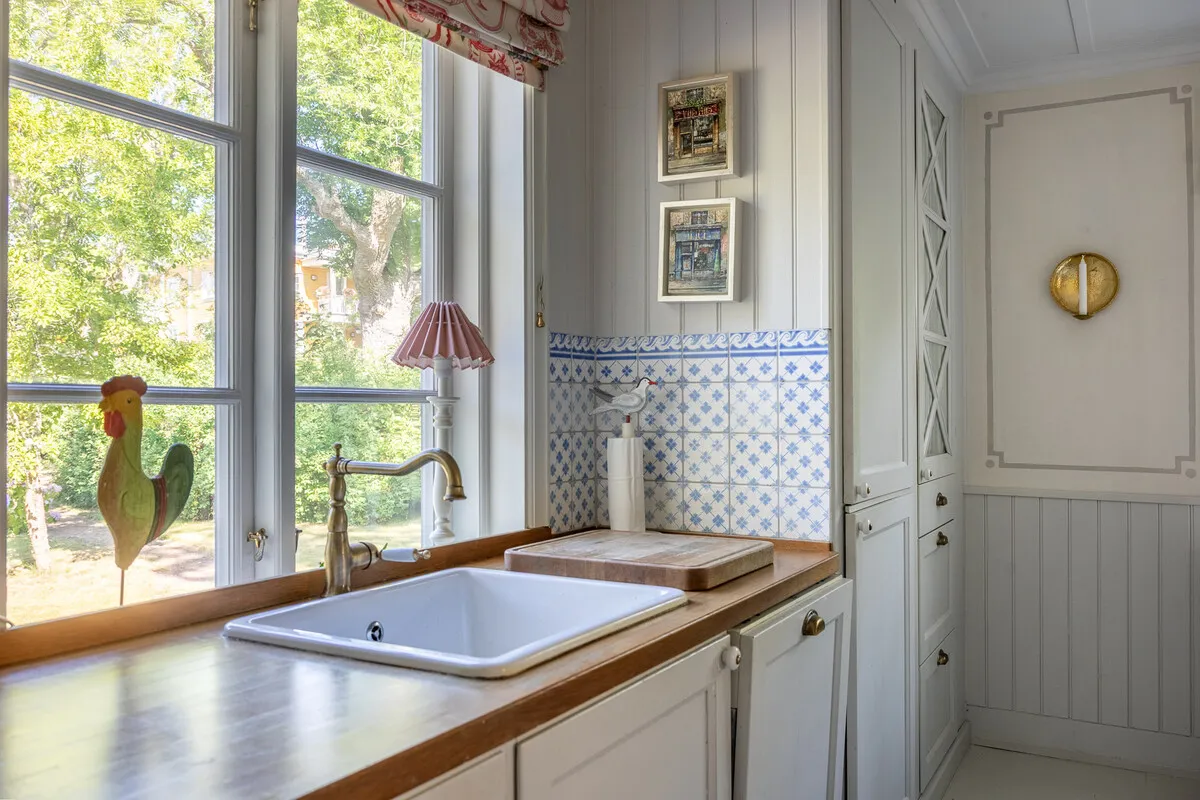 1909 Swedish Coastal House with Expansive Garden and 5 Bedrooms - View image 30 of 44