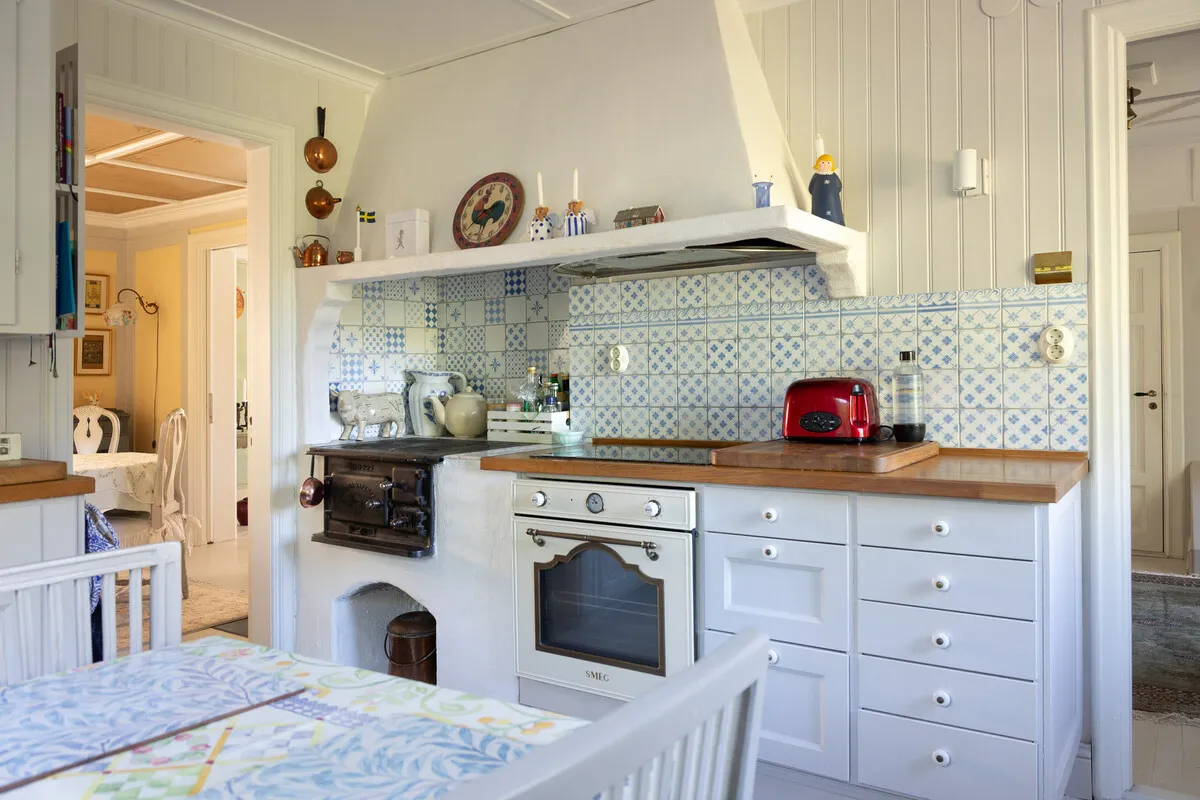 1909 Swedish Coastal House with Expansive Garden and 5 Bedrooms - View image 31 of 44