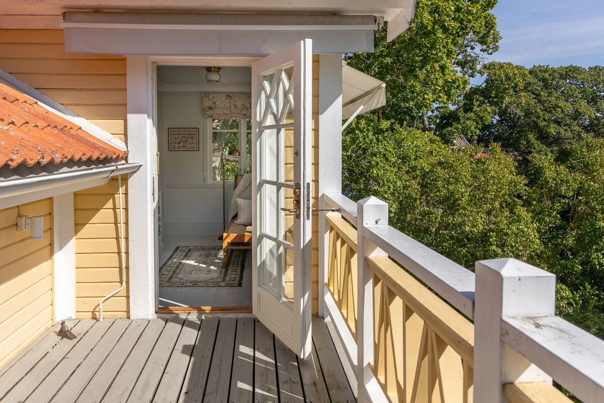 1909 Swedish Coastal House with Expansive Garden and 5 Bedrooms - View image 40 of 44