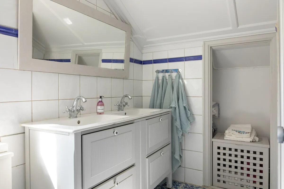 1909 Swedish Coastal House with Expansive Garden and 5 Bedrooms - View image 42 of 44