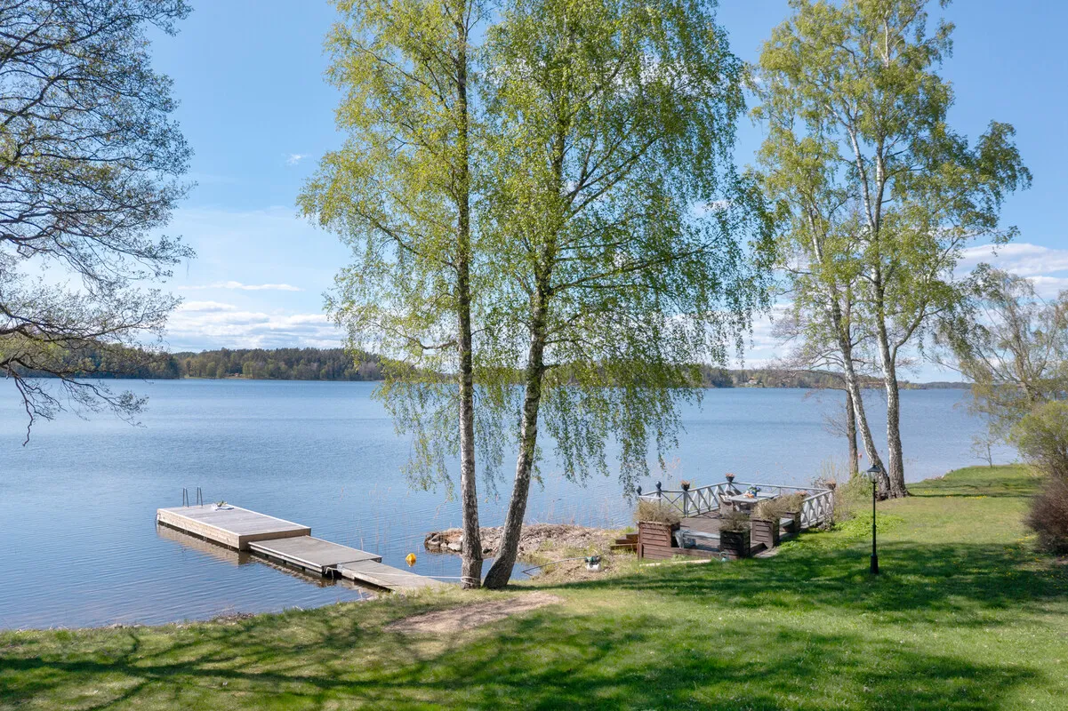 1907 Swedish Country House with Expansive Gardens and Lakeside Views - Image 3