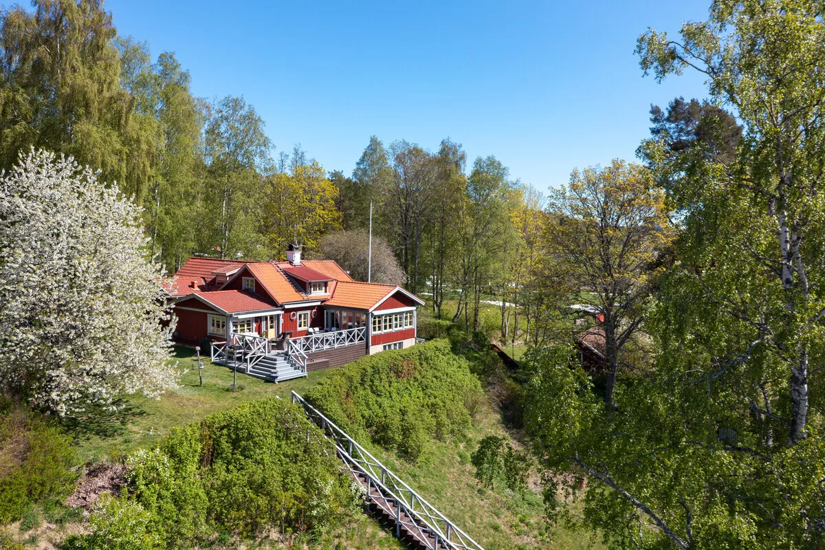 1907 Swedish Country House with Expansive Gardens and Lakeside Views - View image 6 of 67