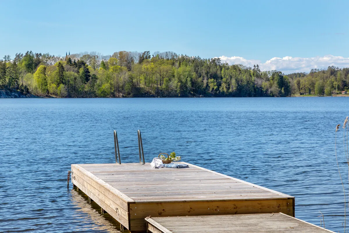 1907 Swedish Country House with Expansive Gardens and Lakeside Views - View image 7 of 67
