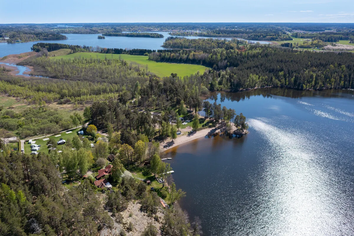 1907 Swedish Country House with Expansive Gardens and Lakeside Views - View image 10 of 67