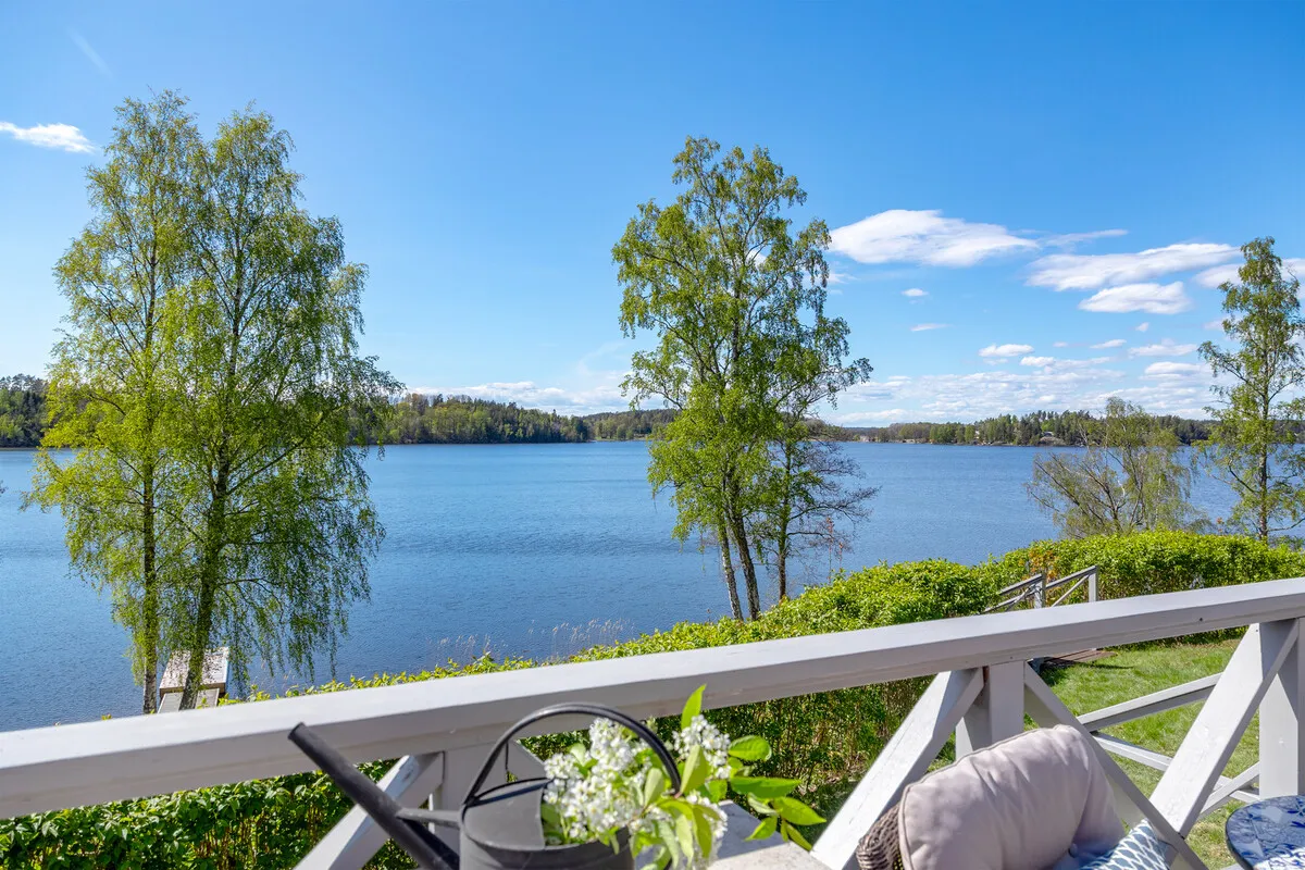 1907 Swedish Country House with Expansive Gardens and Lakeside Views - View image 11 of 67