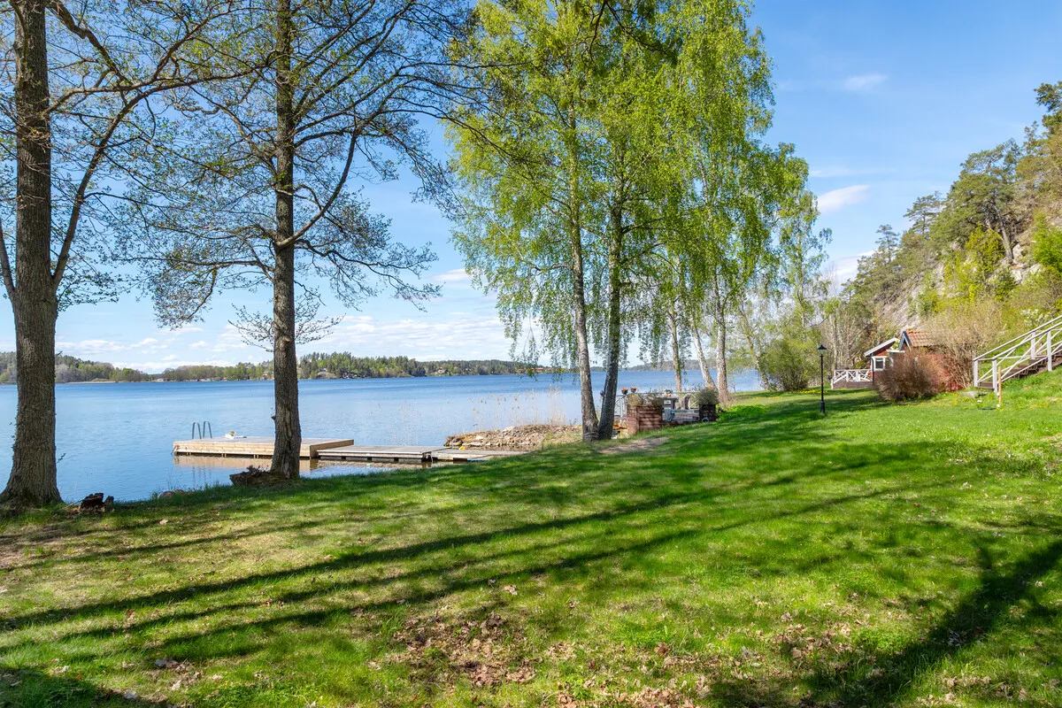 1907 Swedish Country House with Expansive Gardens and Lakeside Views - View image 12 of 67