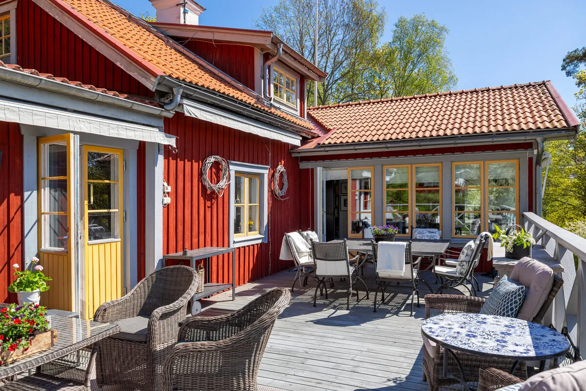 1907 Swedish Country House with Expansive Gardens and Lakeside Views - View image 16 of 67