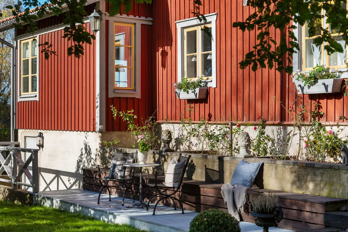 1907 Swedish Country House with Expansive Gardens and Lakeside Views - View image 17 of 67