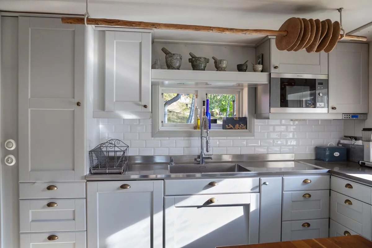 1907 Swedish Country House with Expansive Gardens and Lakeside Views - View image 23 of 67