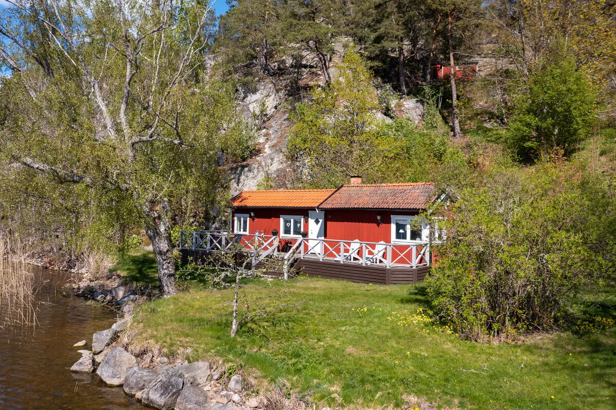 1907 Swedish Country House with Expansive Gardens and Lakeside Views - View image 48 of 67