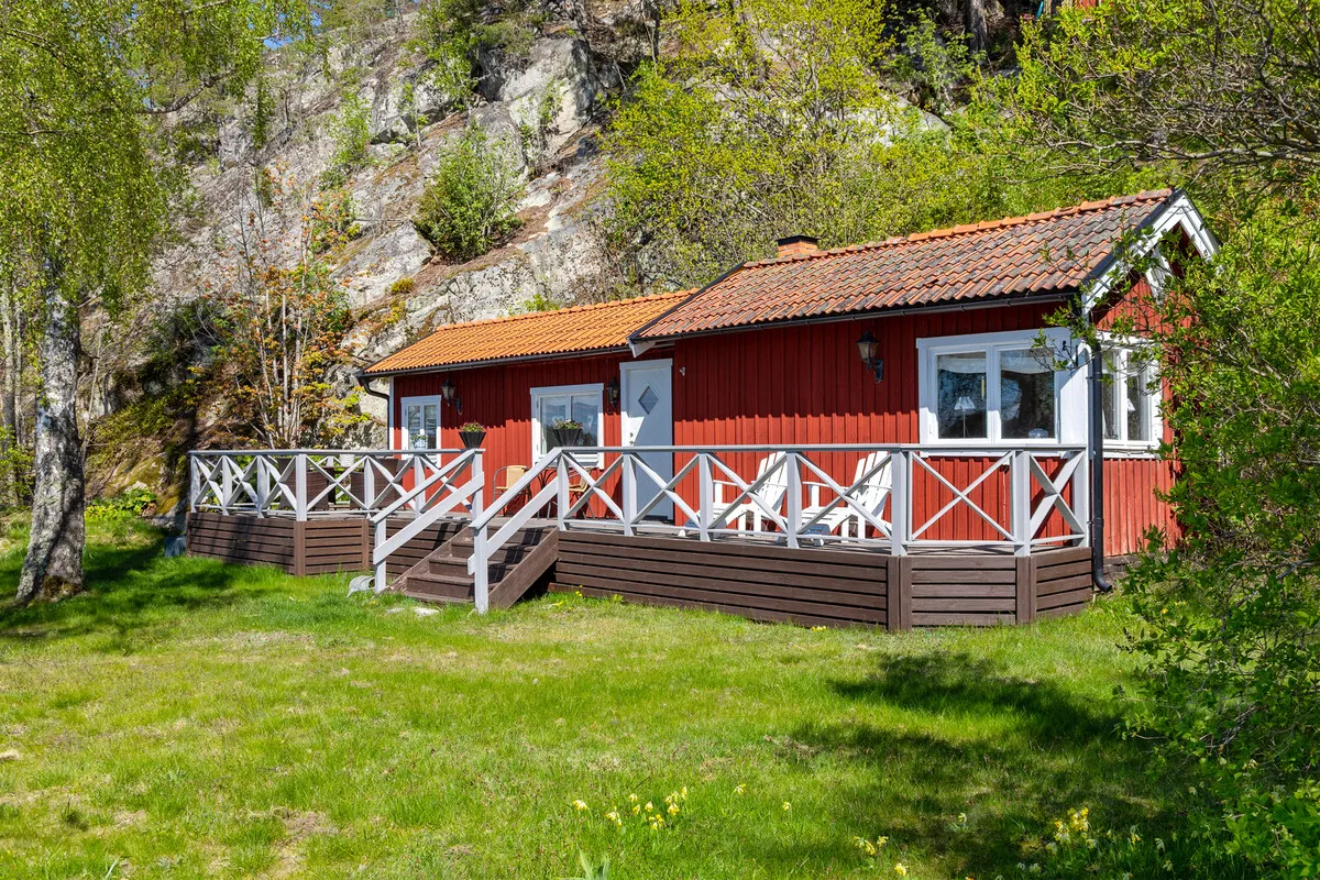 1907 Swedish Country House with Expansive Gardens and Lakeside Views - View image 49 of 67