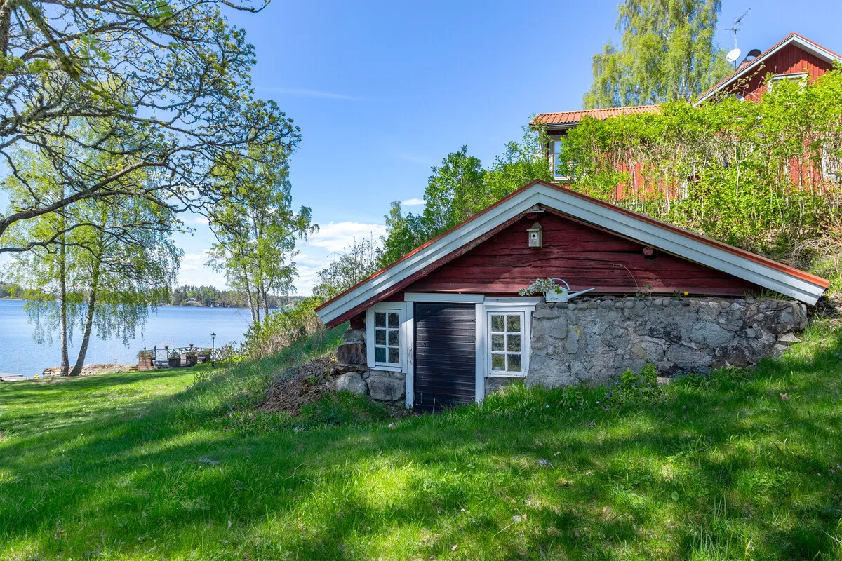 1907 Swedish Country House with Expansive Gardens and Lakeside Views - View image 66 of 67