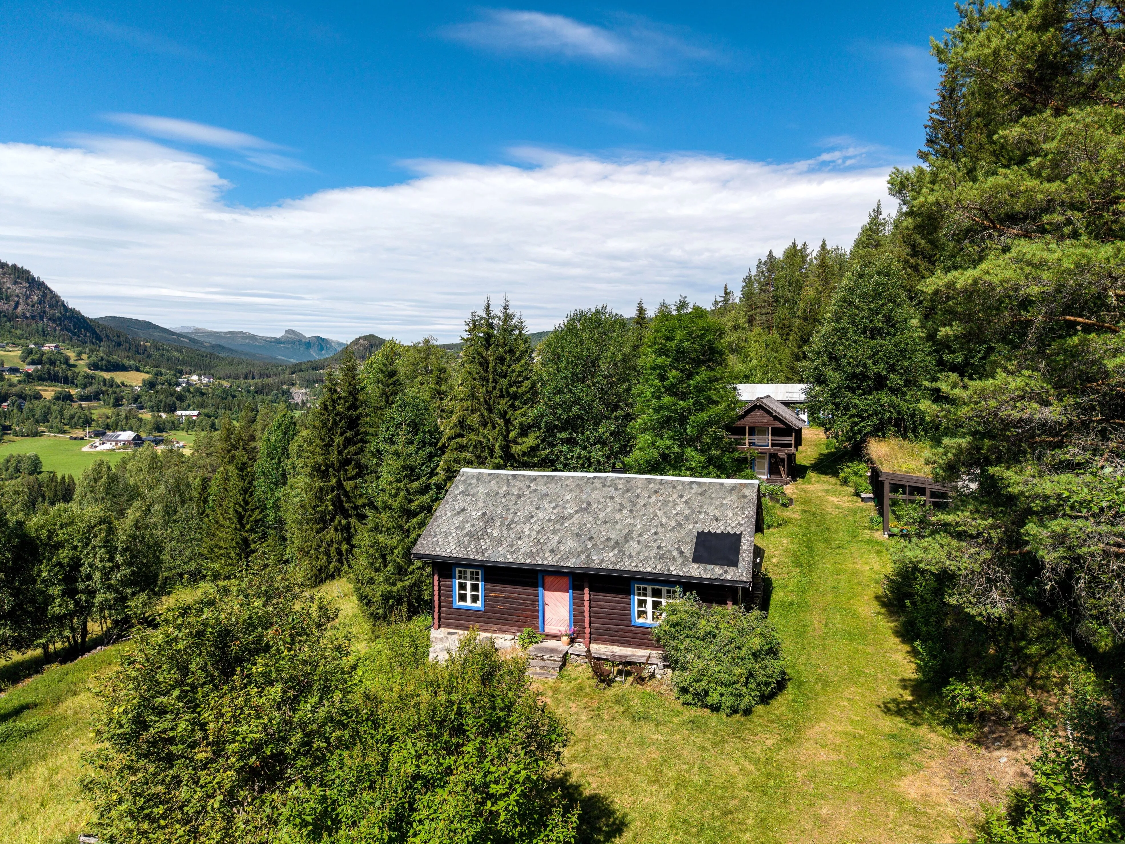 1927 Farmhouse with Expansive Grounds and Workshop in Gol, Norway - Image 2