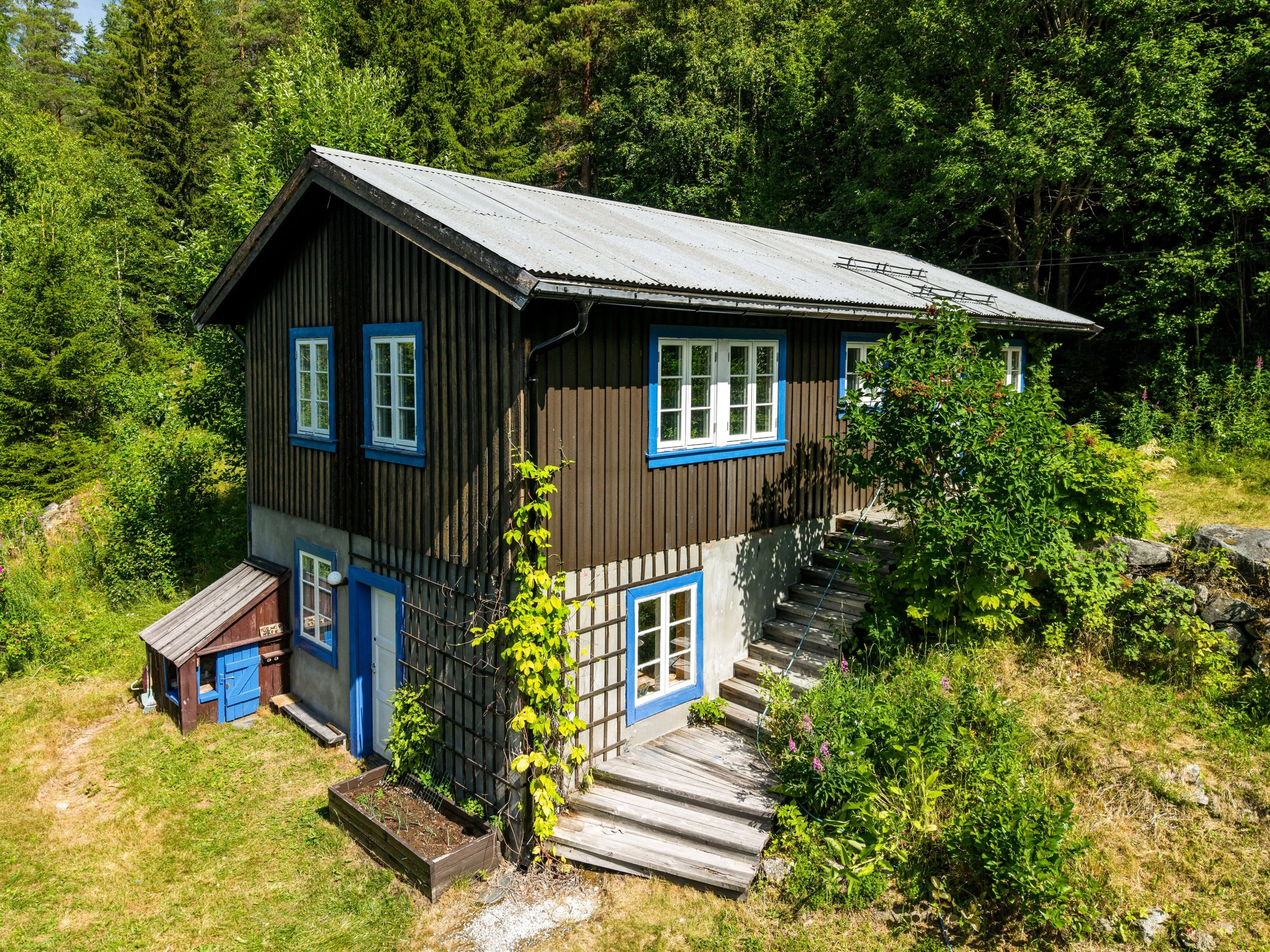 1927 Farmhouse with Expansive Grounds and Workshop in Gol, Norway - View image 6 of 40