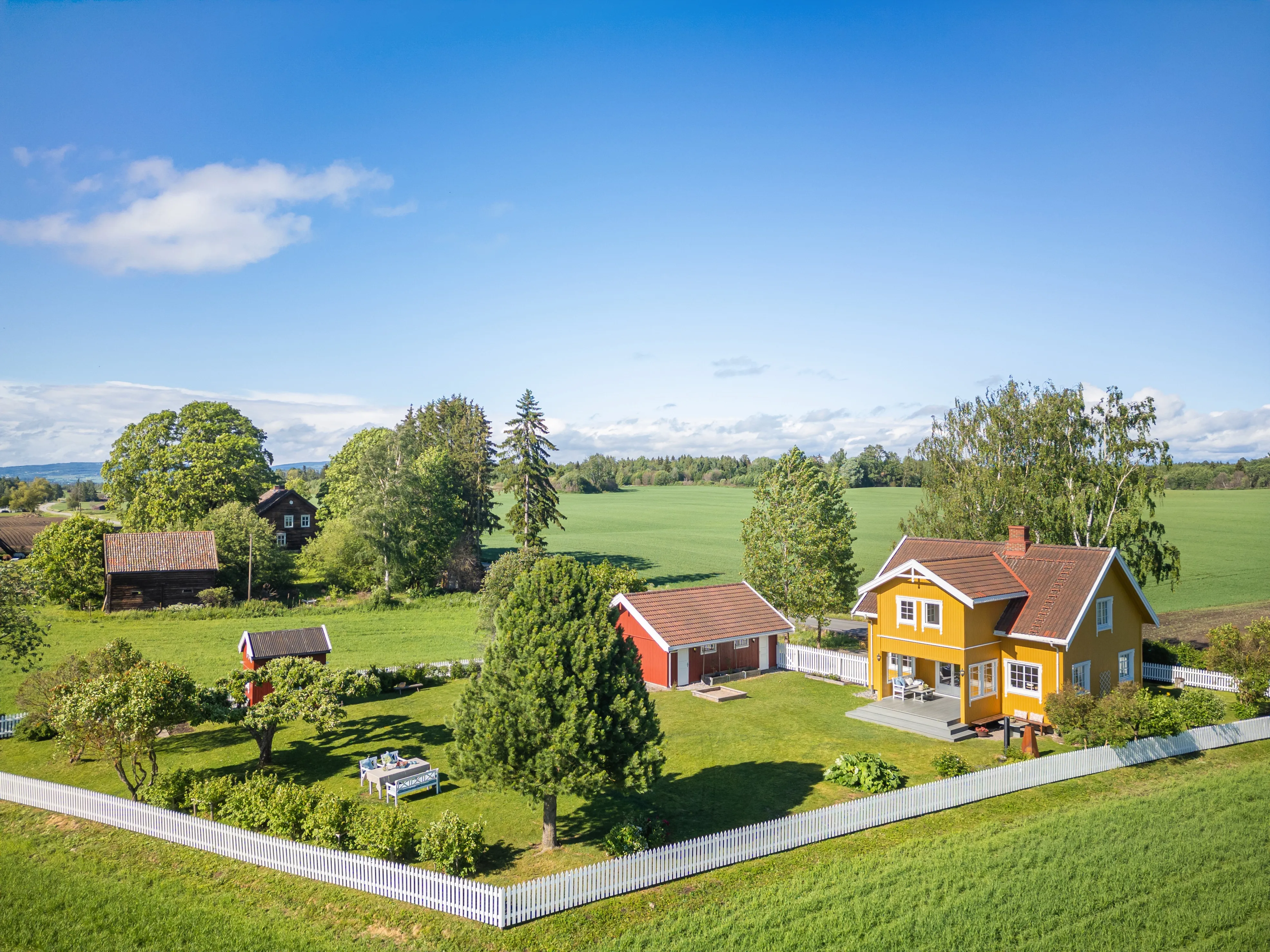 1940s Family Home with Lake Views in Stange Vestbygd, Norway - Image 3