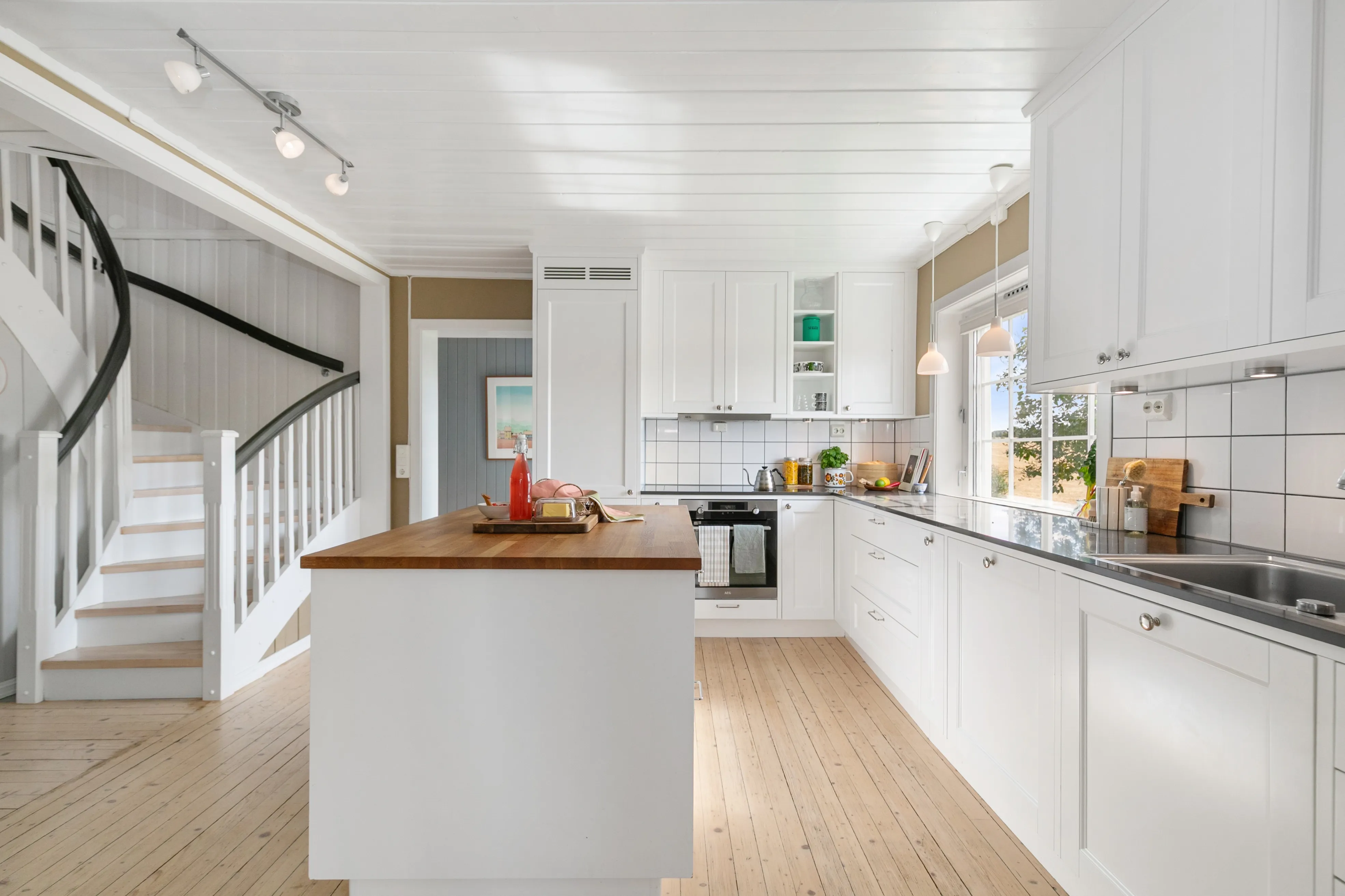 1940s Family Home with Lake Views in Stange Vestbygd, Norway - View image 14 of 56