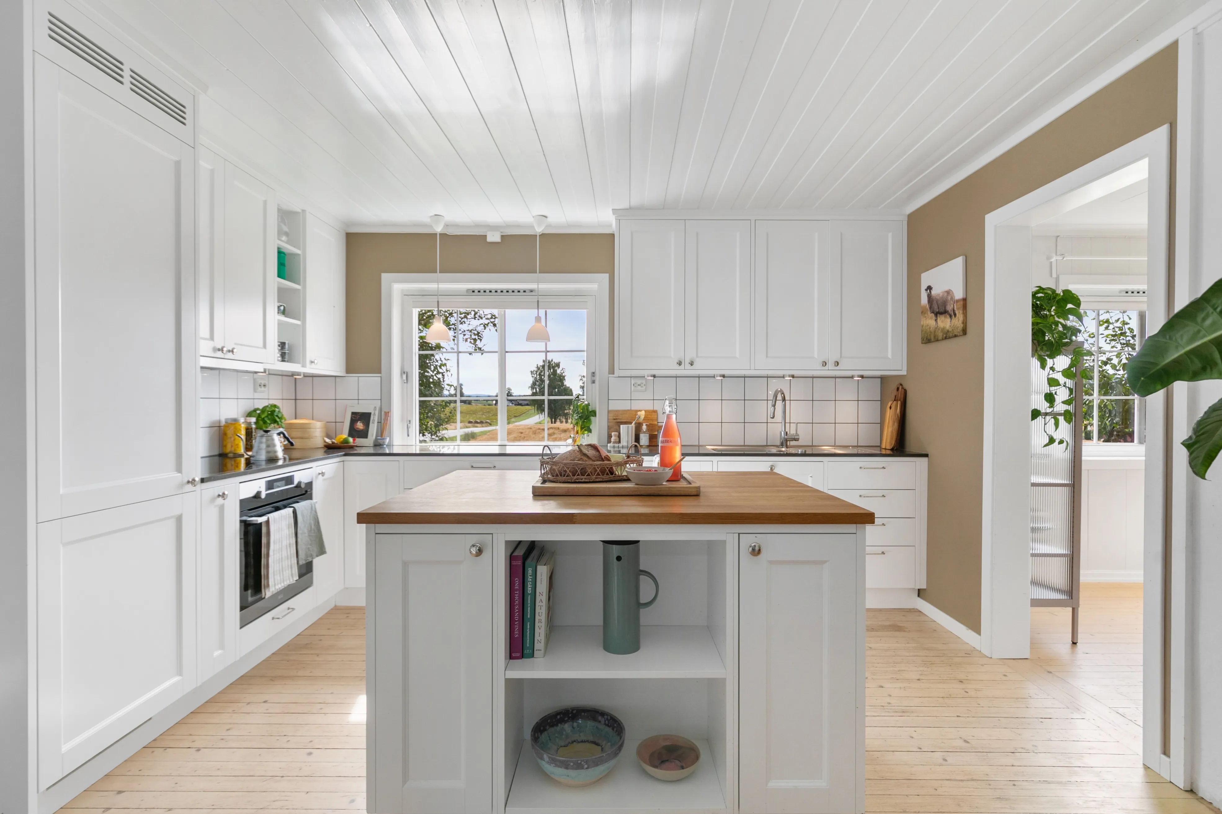 1940s Family Home with Lake Views in Stange Vestbygd, Norway - View image 15 of 56