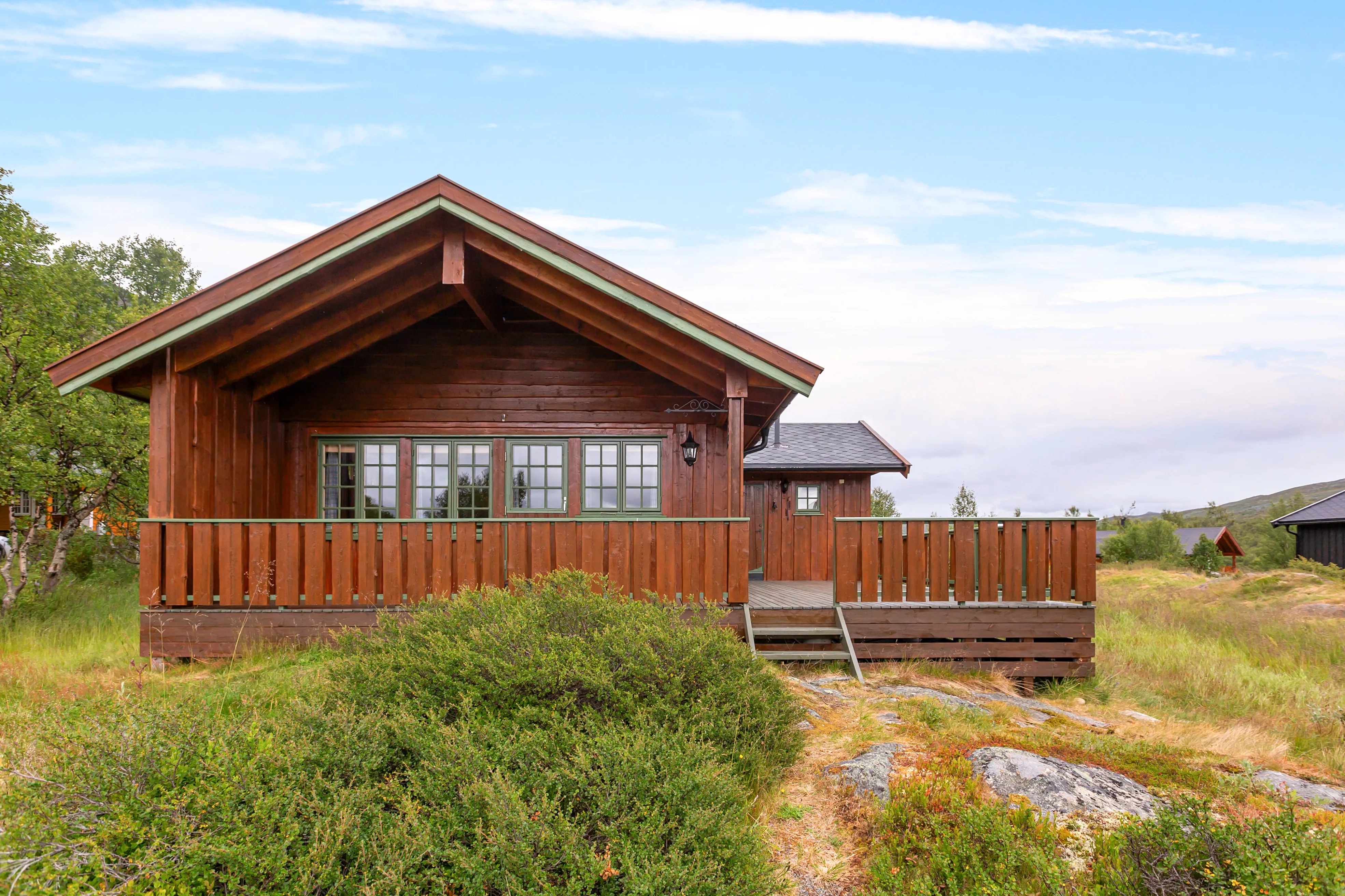 1990s Norwegian Cabin with Terrace Near Tyin-Filefjell Ski Centre - Image 2