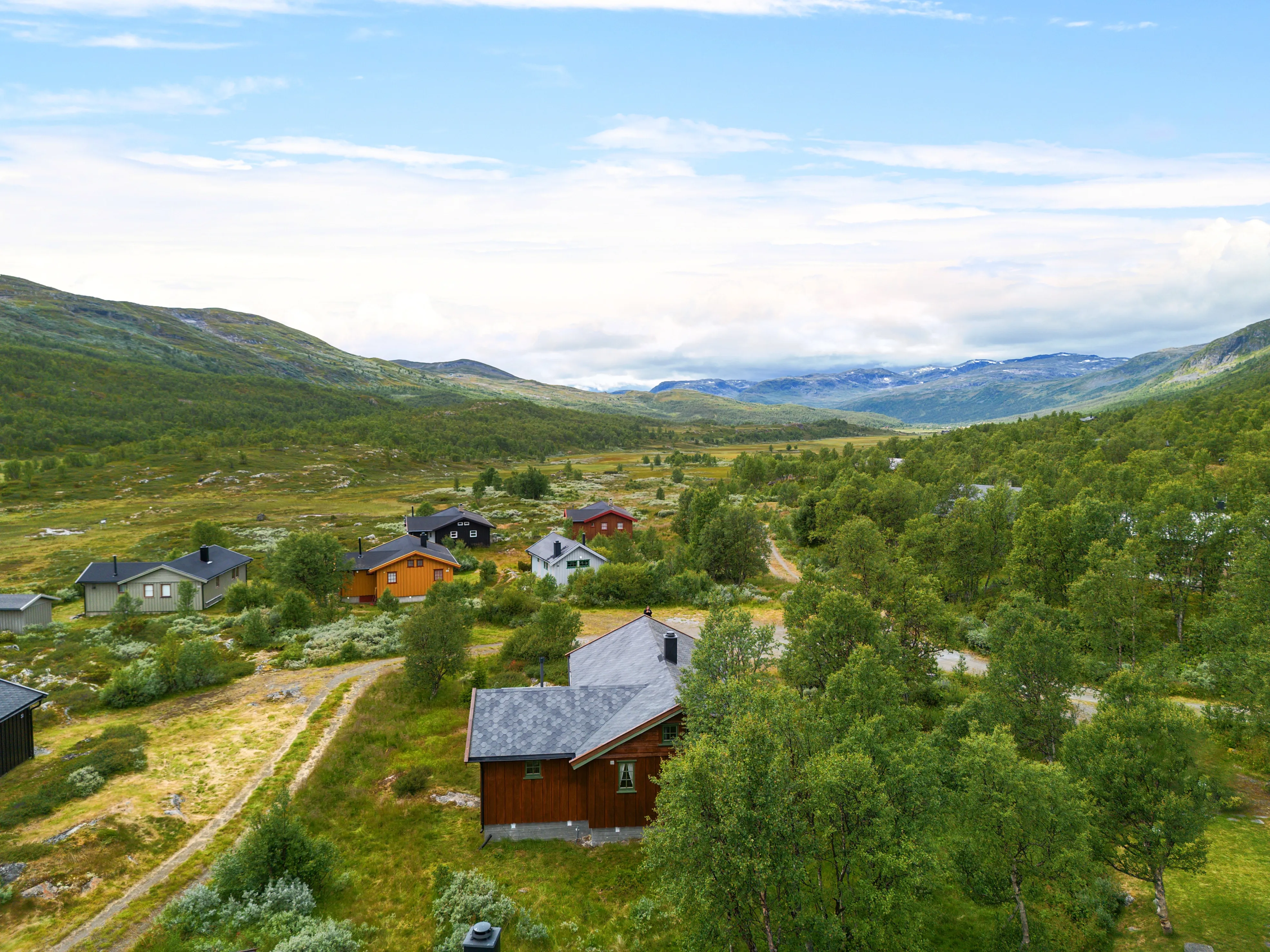 1990s Norwegian Cabin with Terrace Near Tyin-Filefjell Ski Centre - Image 3