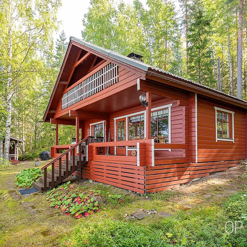 1980s Finnish Cabin with Expansive Garden in Jäppilä