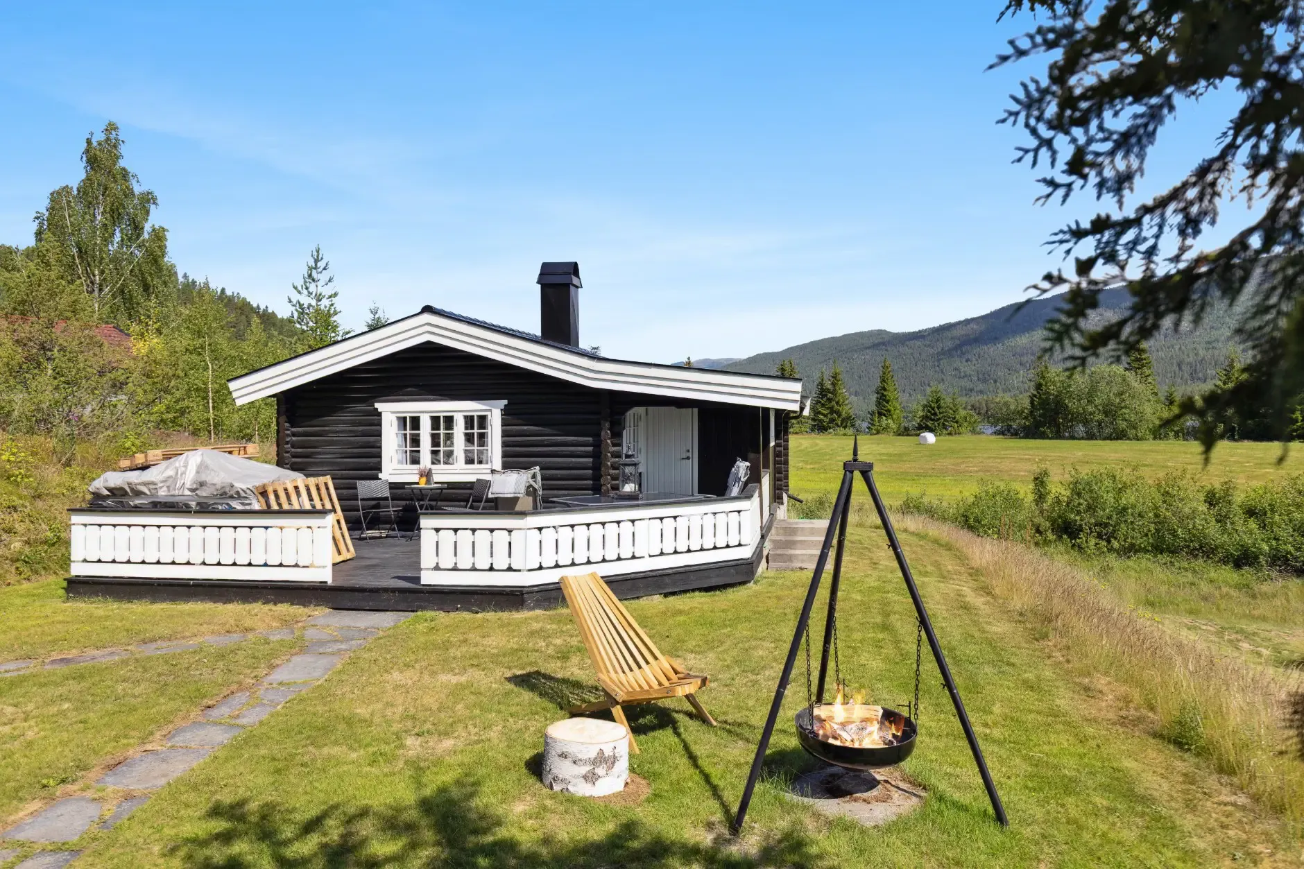 Norsk landsted fra 1940’erne ved søen med have og terrasse - Vis billede 6 af 35
