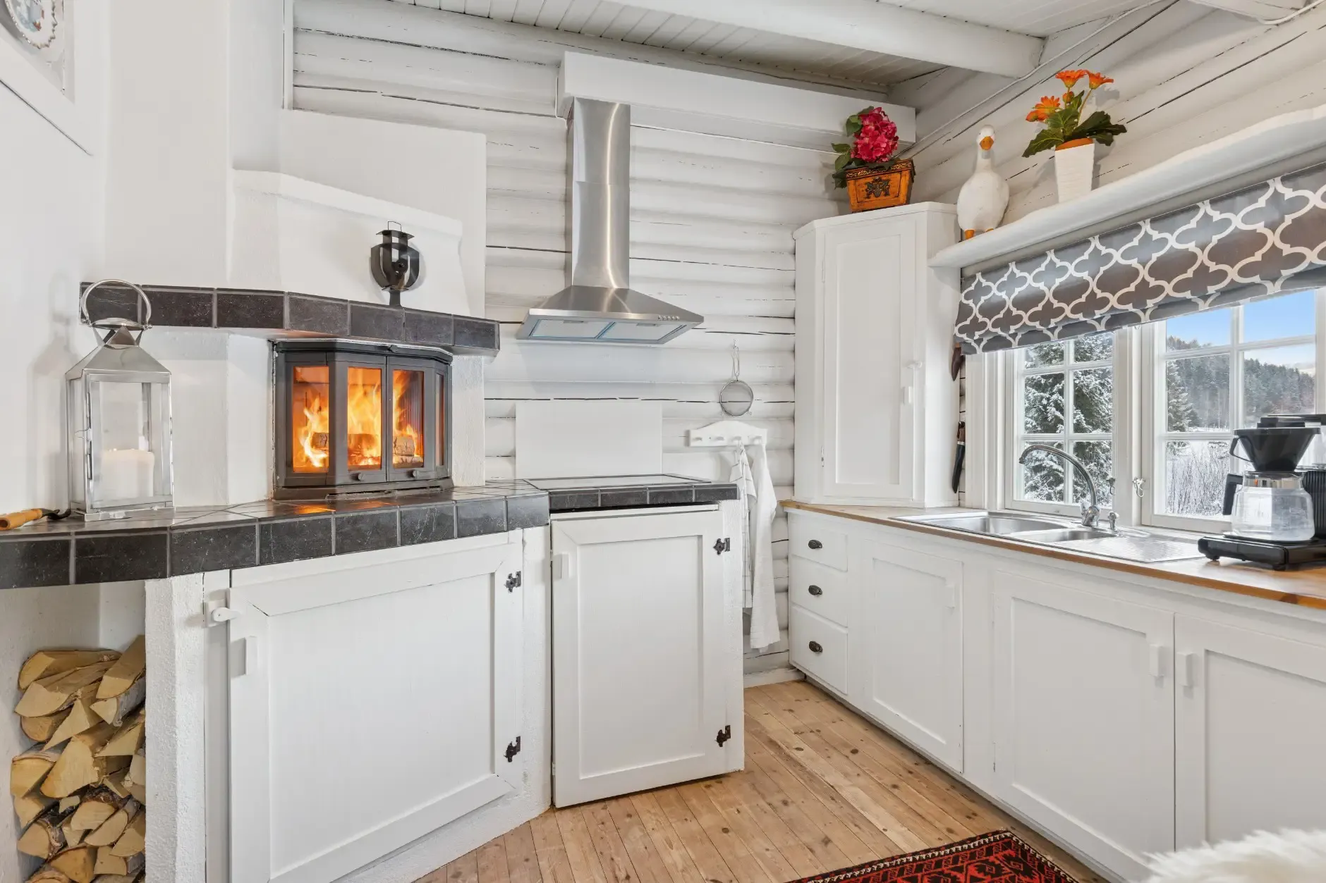 Norsk landsted fra 1940’erne ved søen med have og terrasse - Vis billede 9 af 35