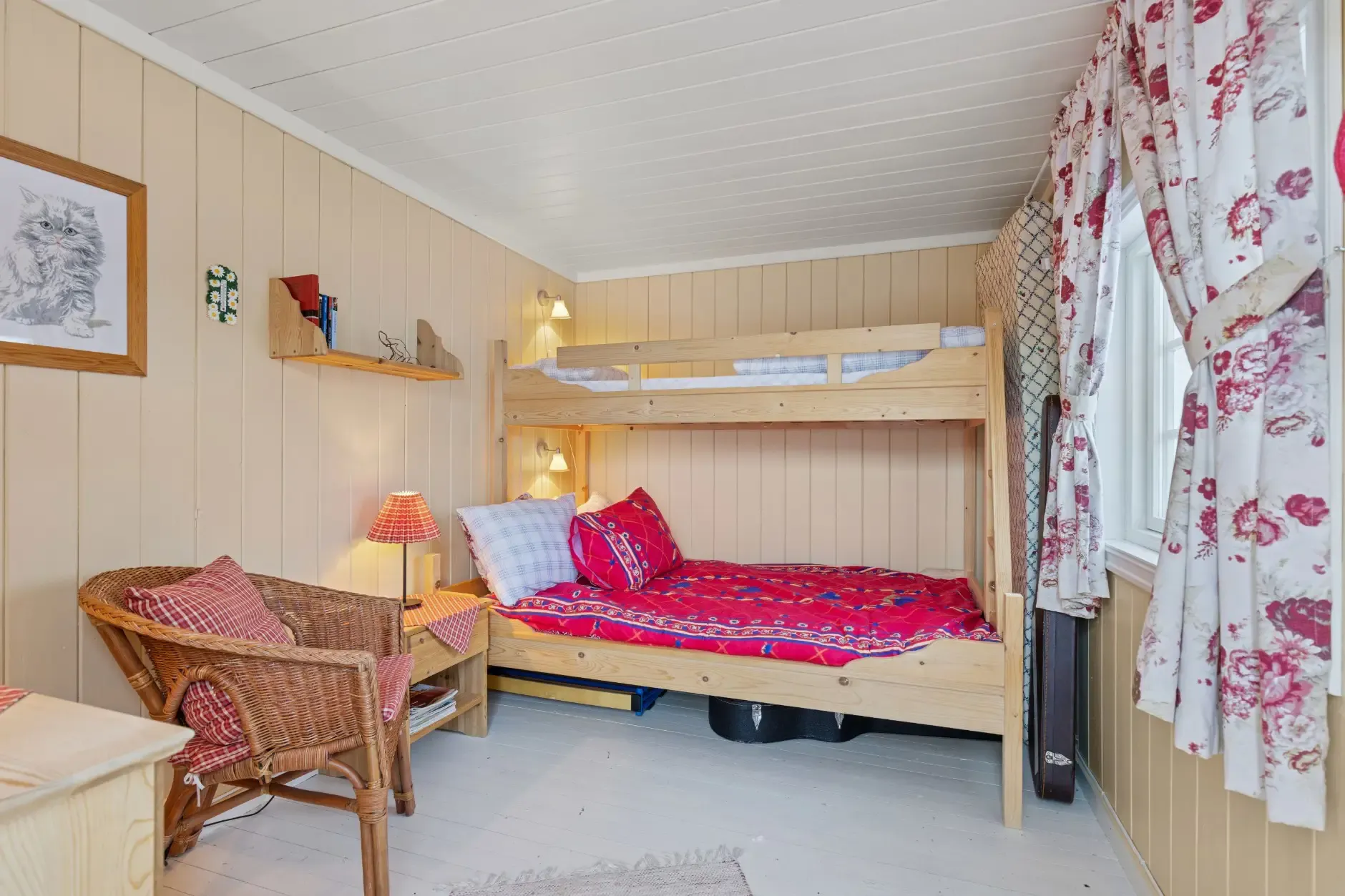 Norsk landsted fra 1940’erne ved søen med have og terrasse - Vis billede 28 af 35