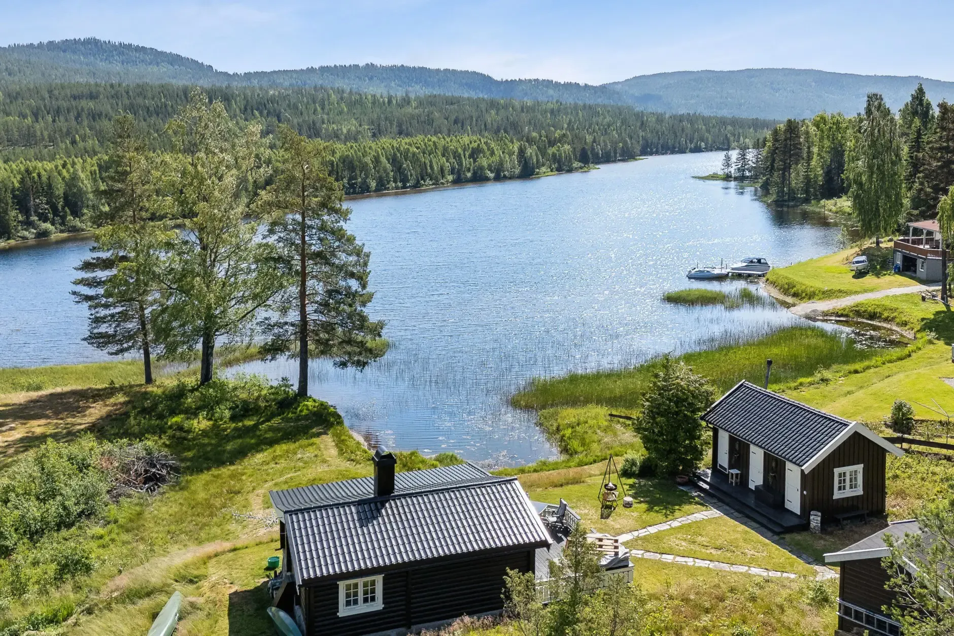 Norsk landsted fra 1940’erne ved søen med have og terrasse - Vis billede 35 af 35