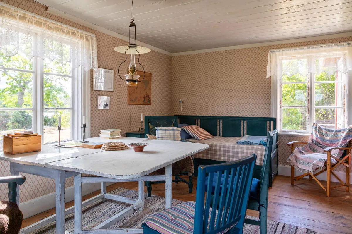 1840s Swedish Country House with Expansive Gardens in Gräddö - View image 10 of 31