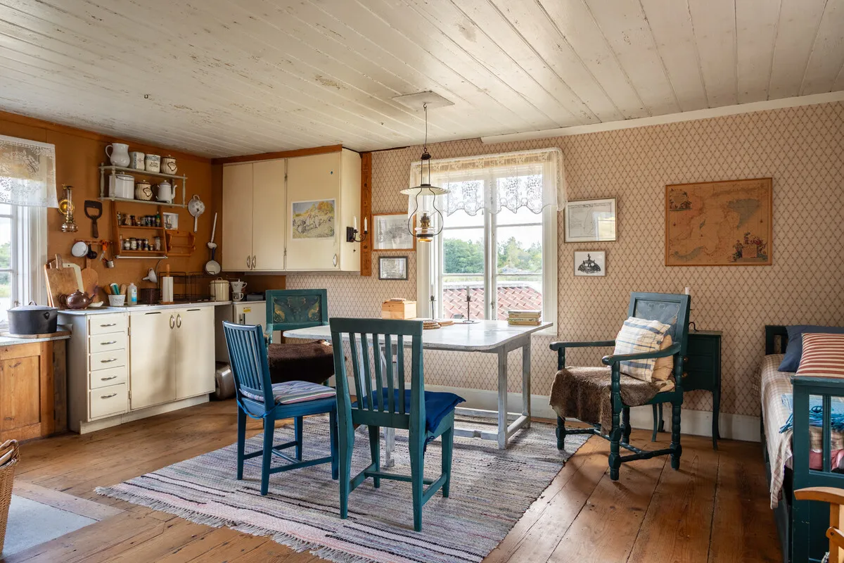 1840s Swedish Country House with Expansive Gardens in Gräddö - View image 11 of 31