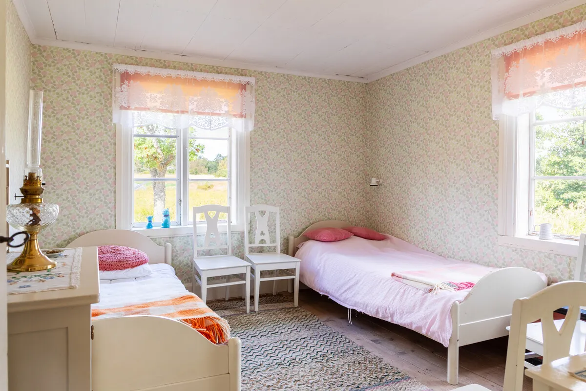 1840s Swedish Country House with Expansive Gardens in Gräddö - View image 14 of 31