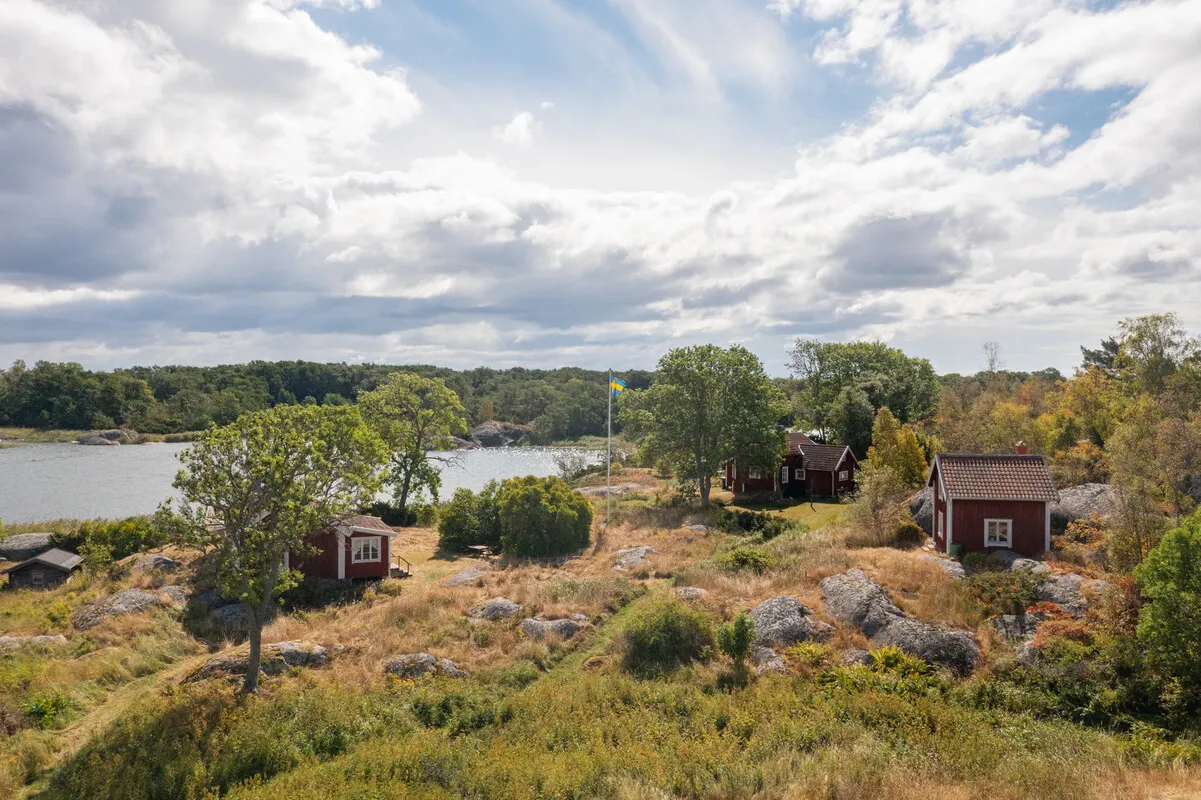 1840s Swedish Country House with Expansive Gardens in Gräddö - View image 26 of 31