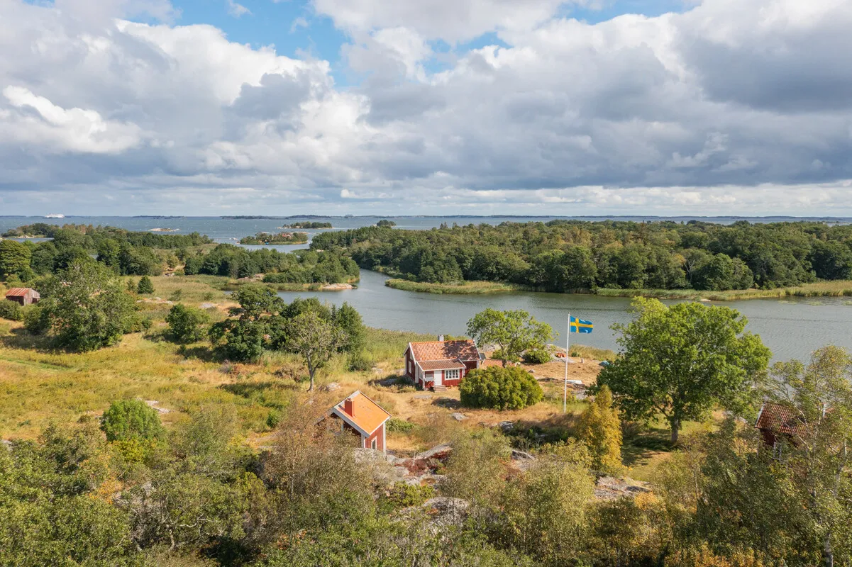 1840s Swedish Country House with Expansive Gardens in Gräddö - View image 27 of 31