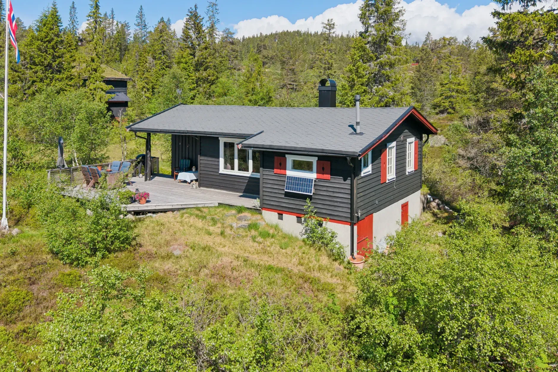 1960s Cabin in Blefjell: 3 Bedrooms, Expansive Terrace, Ski Access - Image 2