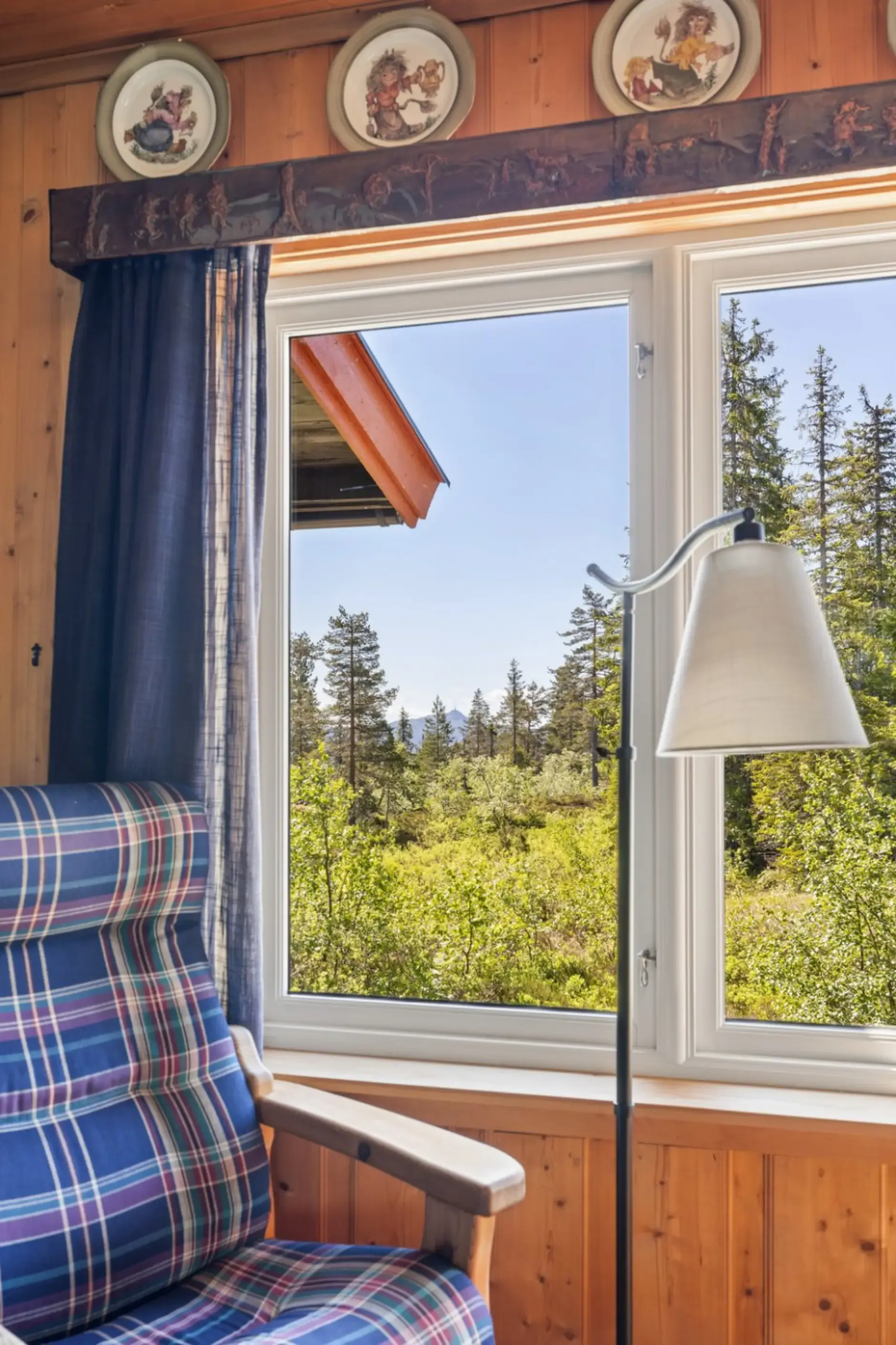 1960s Cabin in Blefjell: 3 Bedrooms, Expansive Terrace, Ski Access - View image 8 of 27