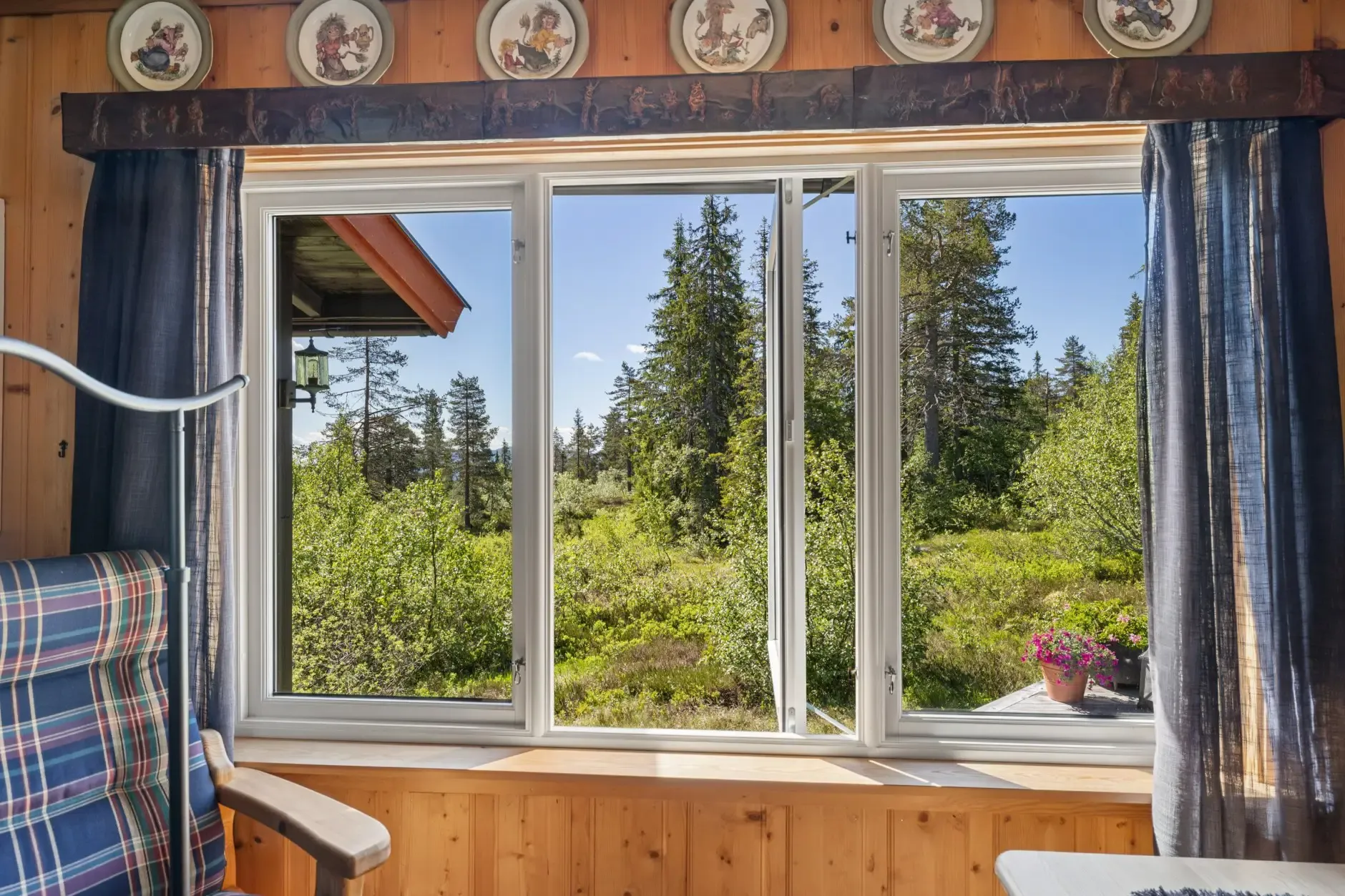 1960s Cabin in Blefjell: 3 Bedrooms, Expansive Terrace, Ski Access - View image 9 of 27