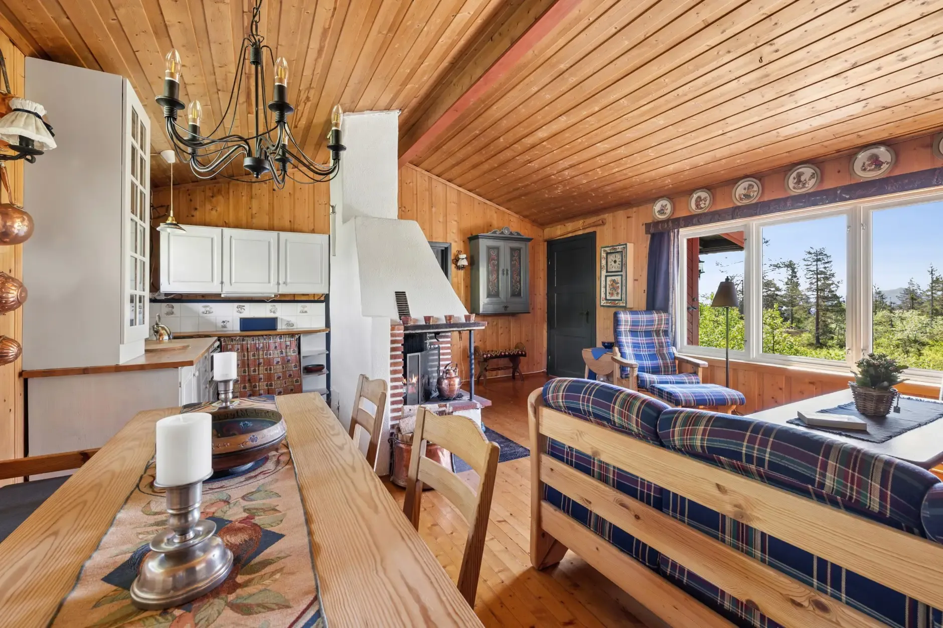 1960s Cabin in Blefjell: 3 Bedrooms, Expansive Terrace, Ski Access - View image 10 of 27