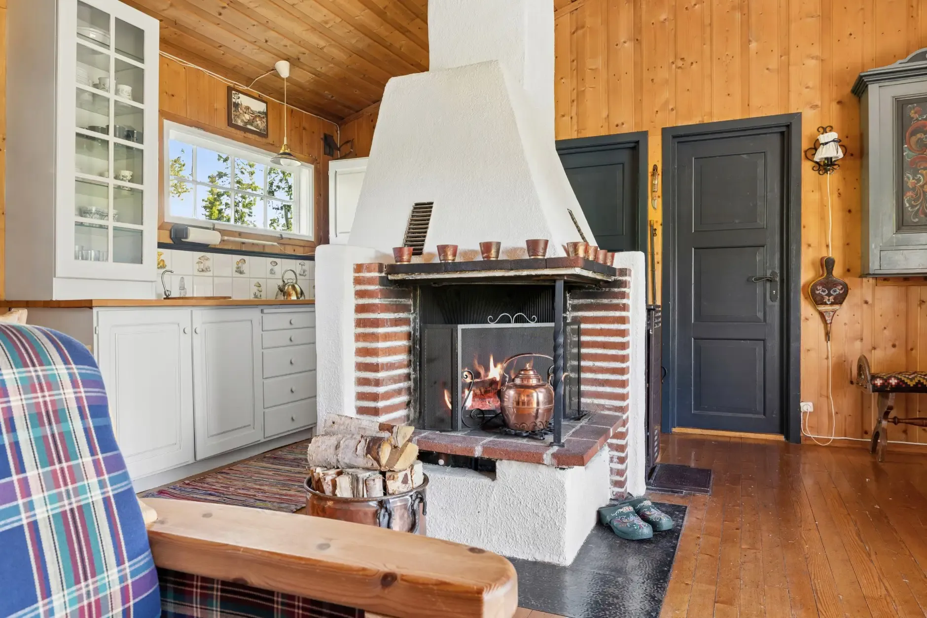 1960s Cabin in Blefjell: 3 Bedrooms, Expansive Terrace, Ski Access - View image 12 of 27