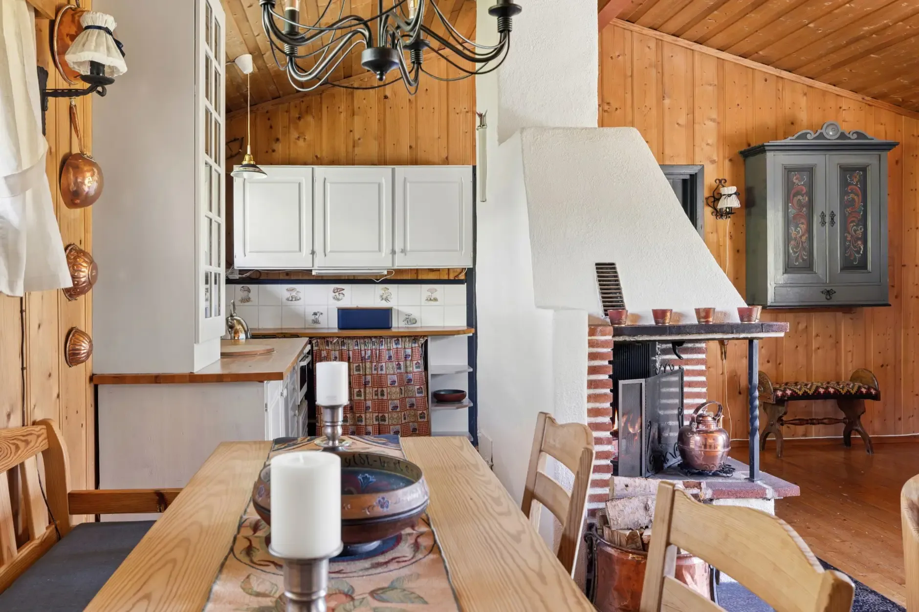 1960s Cabin in Blefjell: 3 Bedrooms, Expansive Terrace, Ski Access - View image 13 of 27