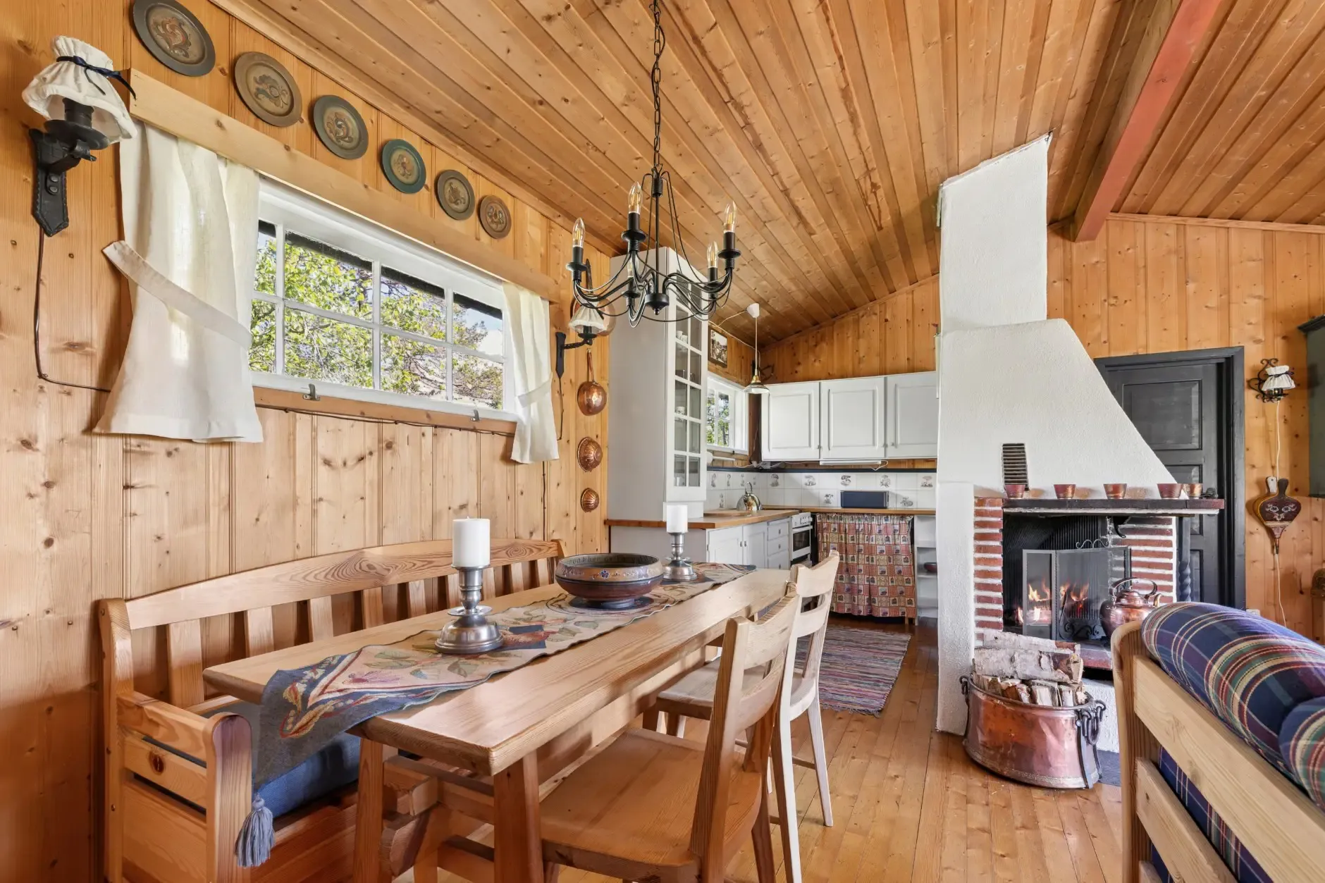 1960s Cabin in Blefjell: 3 Bedrooms, Expansive Terrace, Ski Access - View image 14 of 27