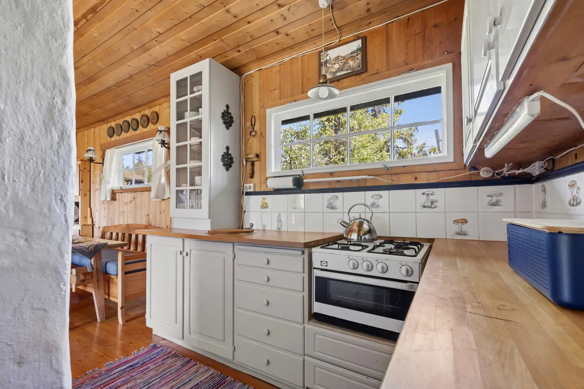 1960s Cabin in Blefjell: 3 Bedrooms, Expansive Terrace, Ski Access - View image 16 of 27