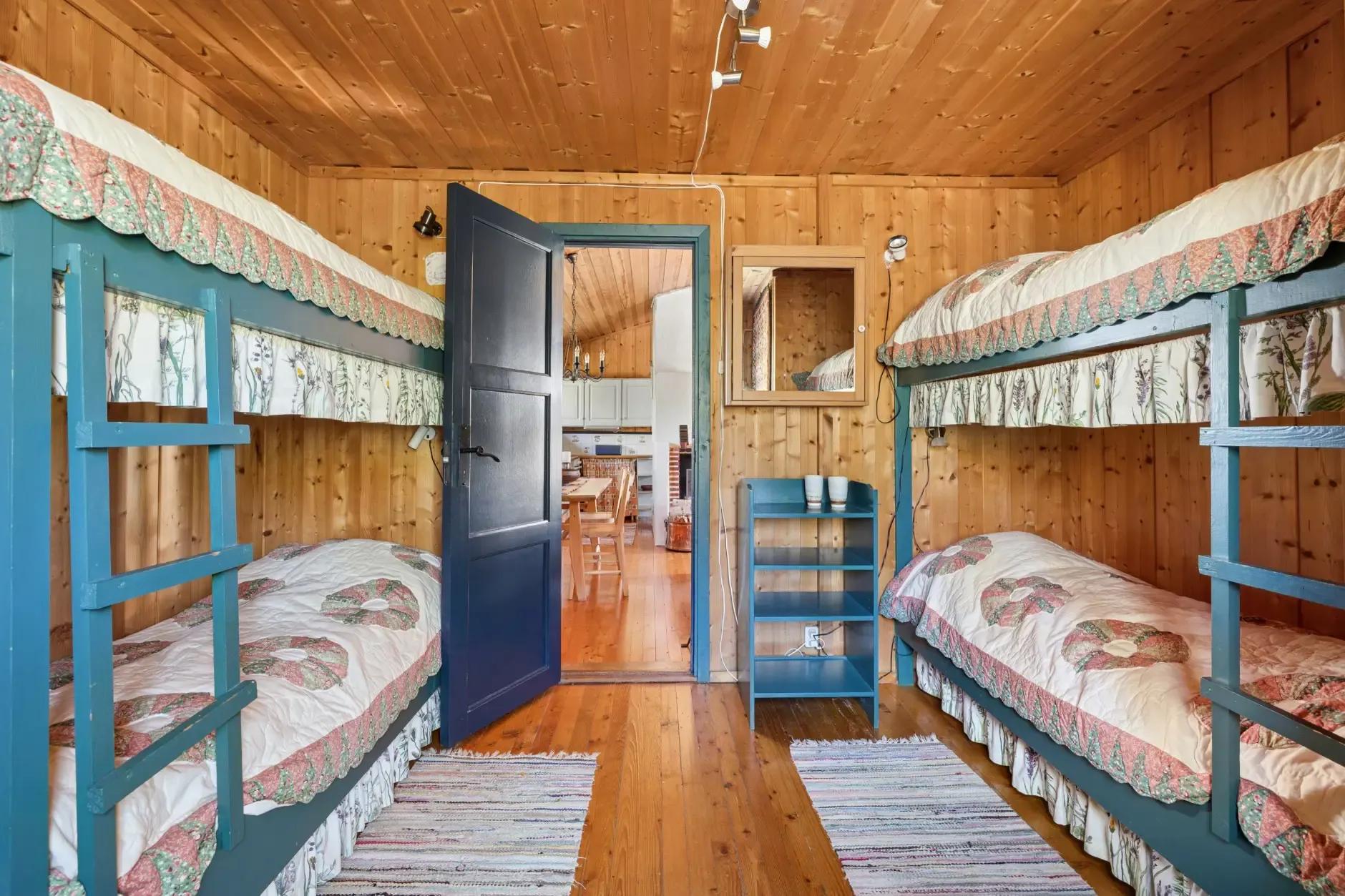 1960s Cabin in Blefjell: 3 Bedrooms, Expansive Terrace, Ski Access - View image 17 of 27