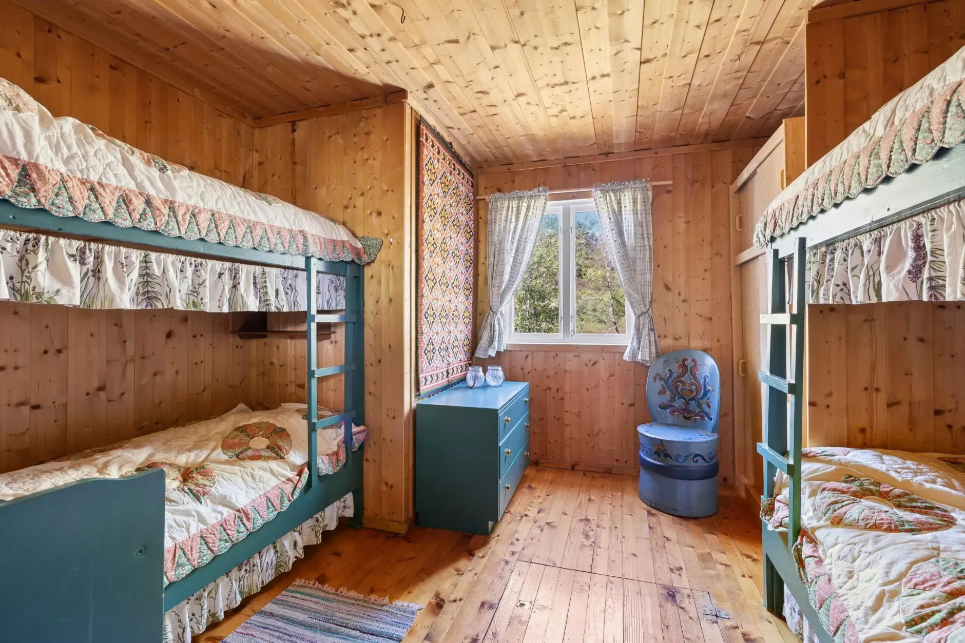 1960s Cabin in Blefjell: 3 Bedrooms, Expansive Terrace, Ski Access - View image 18 of 27