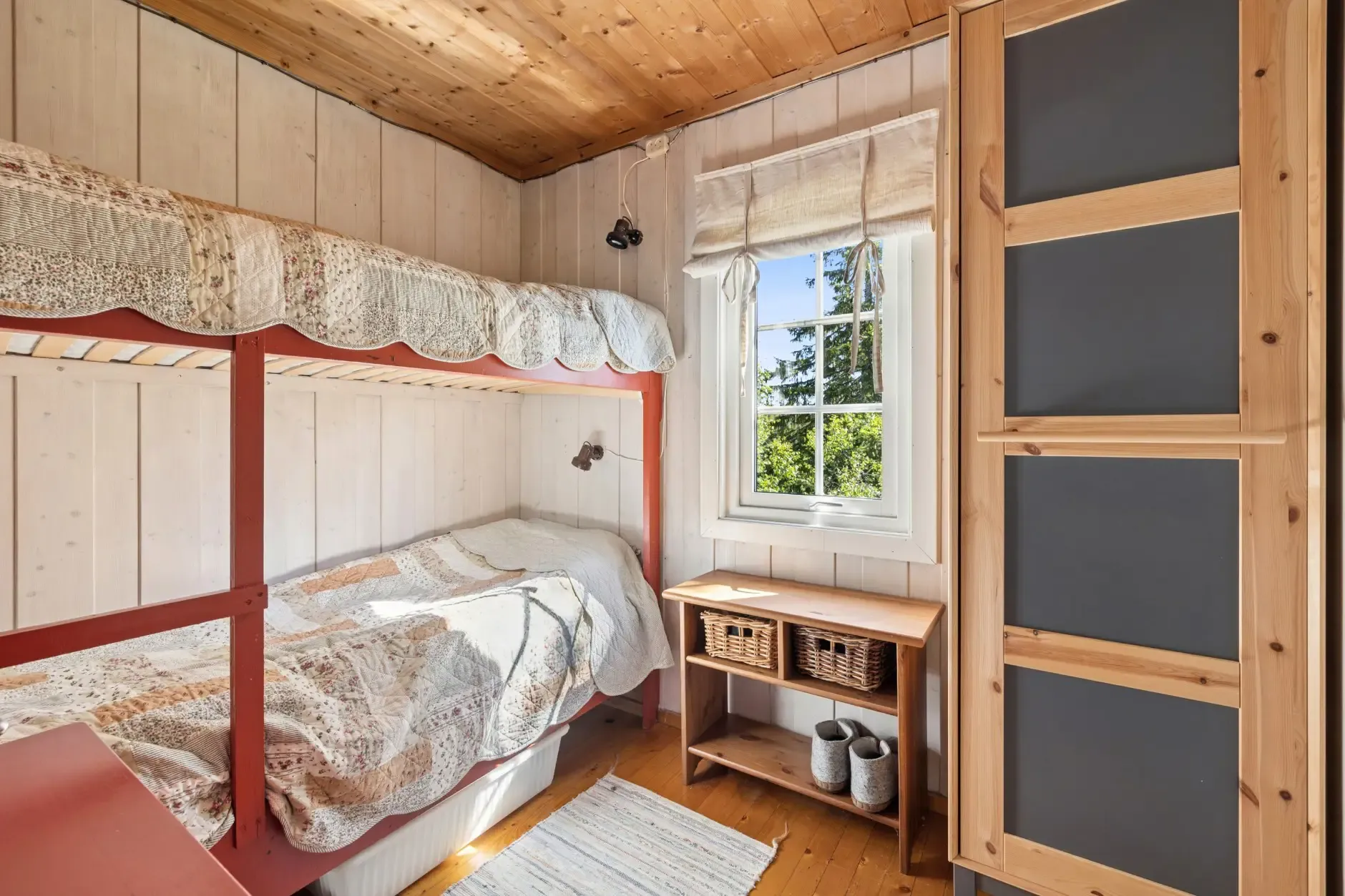 1960s Cabin in Blefjell: 3 Bedrooms, Expansive Terrace, Ski Access - View image 20 of 27