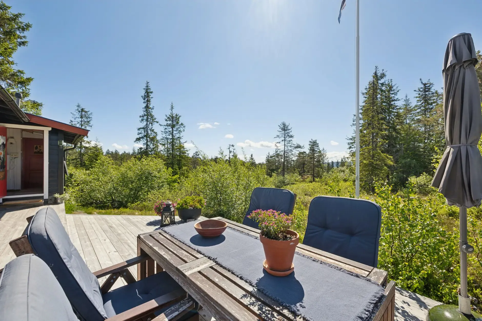 1960s Cabin in Blefjell: 3 Bedrooms, Expansive Terrace, Ski Access - View image 25 of 27
