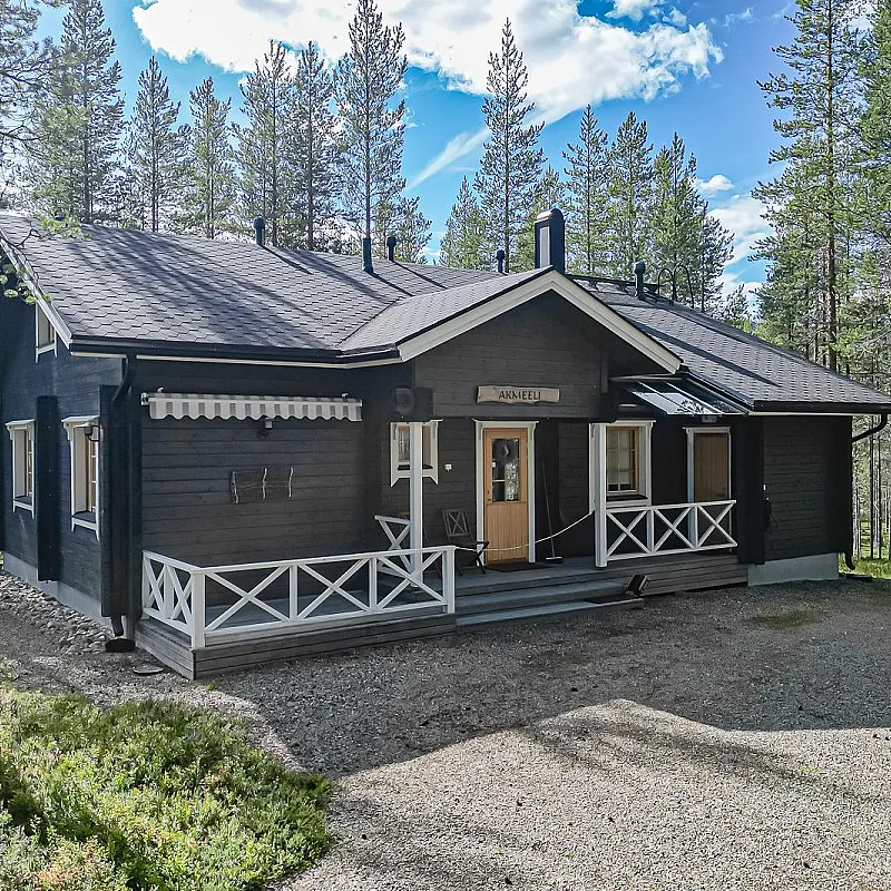 Modern 3-Bedroom Cabin in Pyhätunturi with Expansive Private Grounds