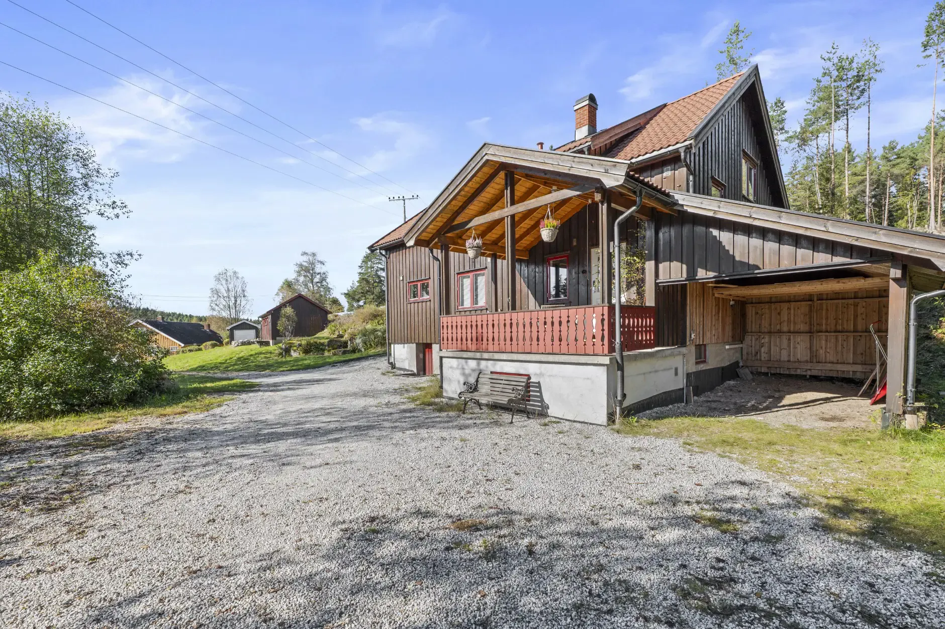 1950s Hemnes House with Garden and Terraces, Ideal for Families - Image 3