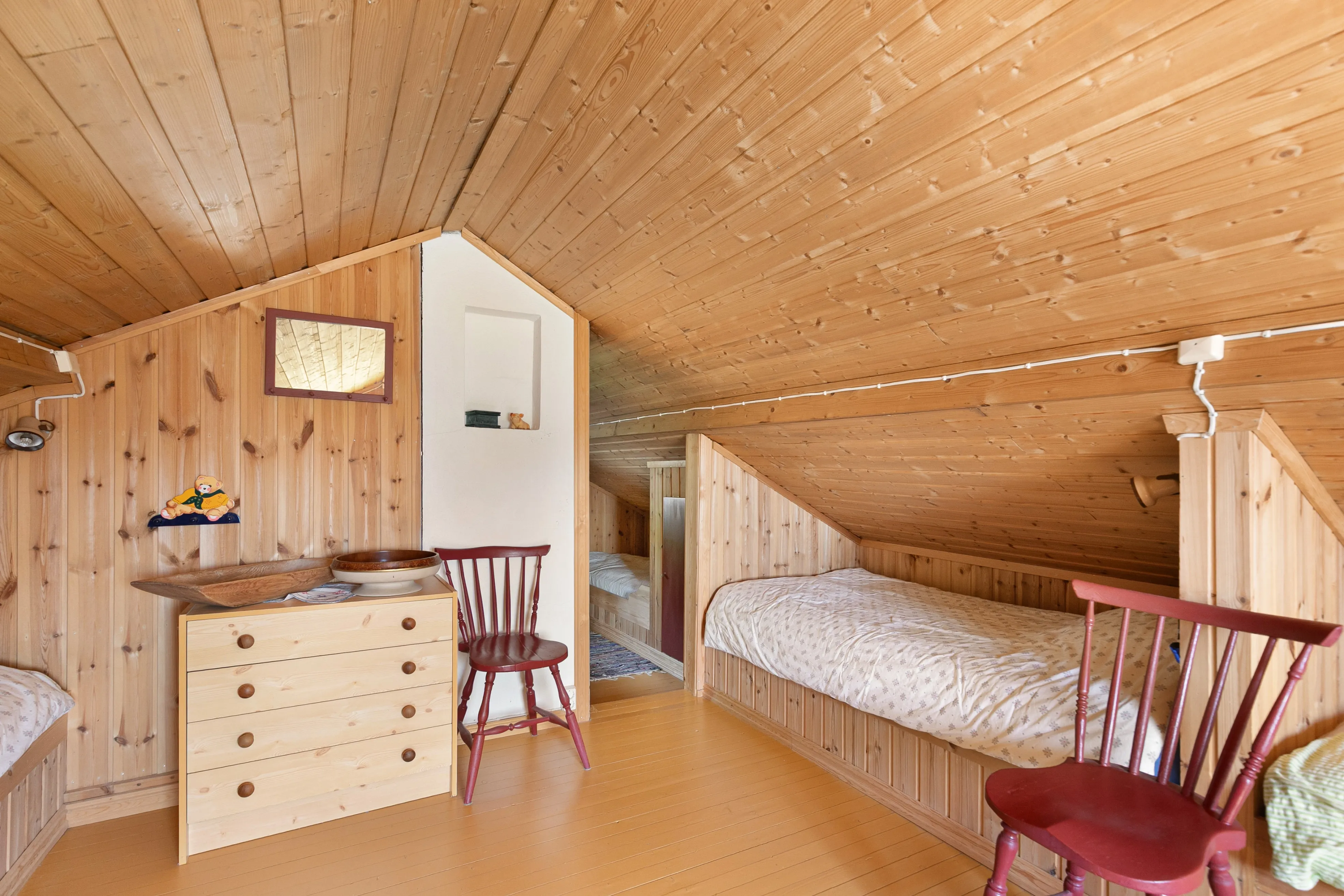 1850-luvun norjalainen lomamökki, jossa on lisärakennus ja tilava terassi - Näytä kuva 21 / 50