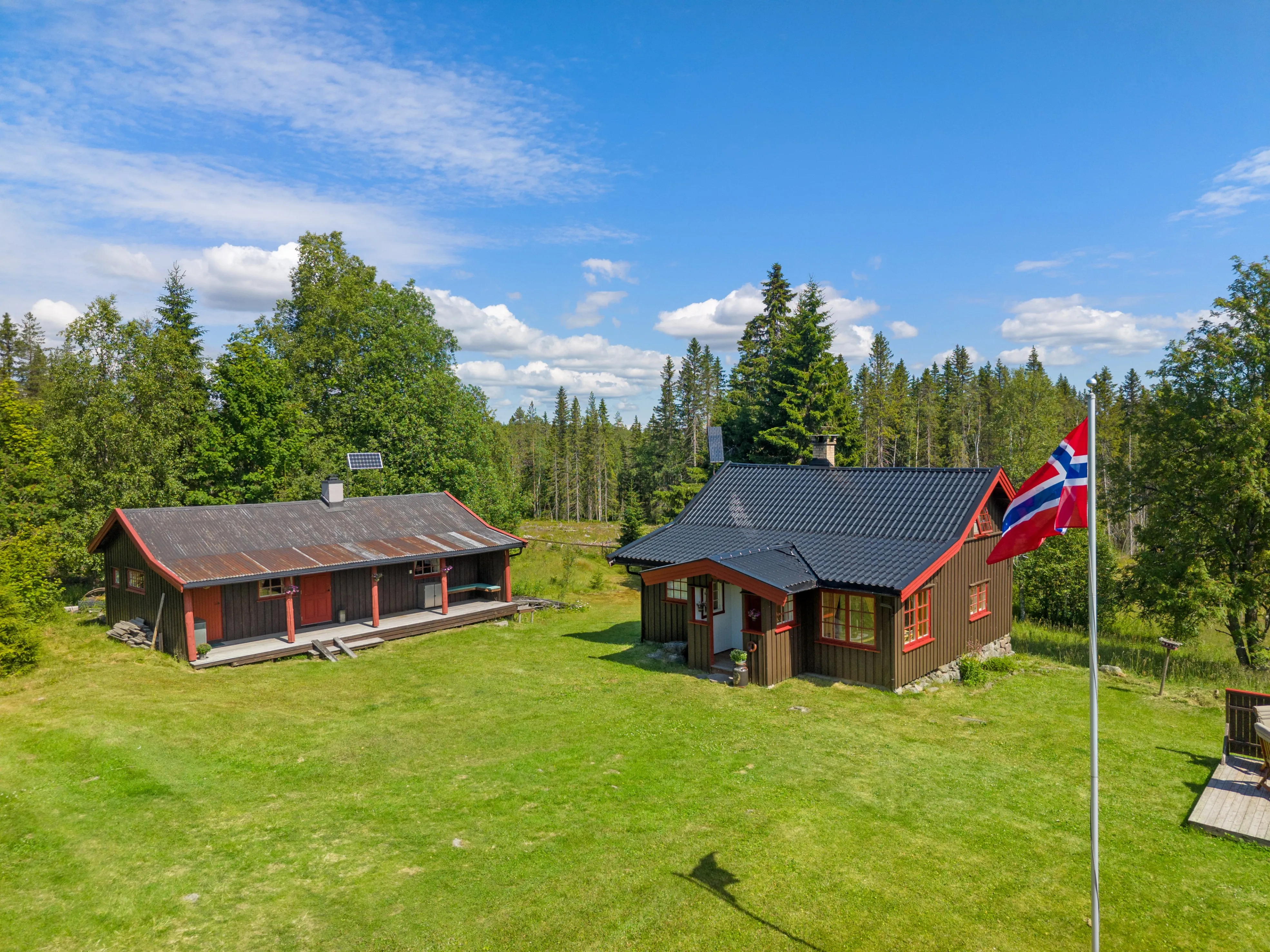 1850-luvun norjalainen lomamökki, jossa on lisärakennus ja tilava terassi - Näytä kuva 22 / 50